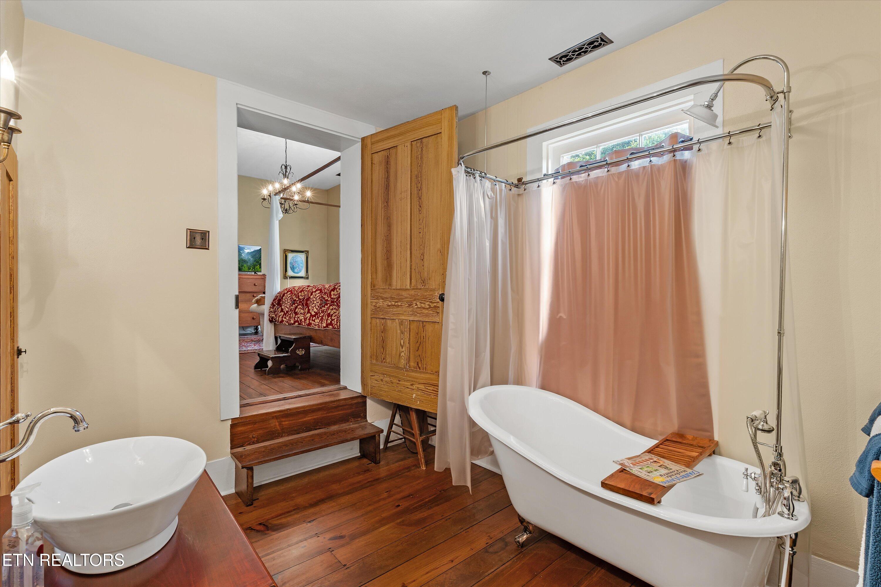129/131 Elizabeth Athens TN 37303