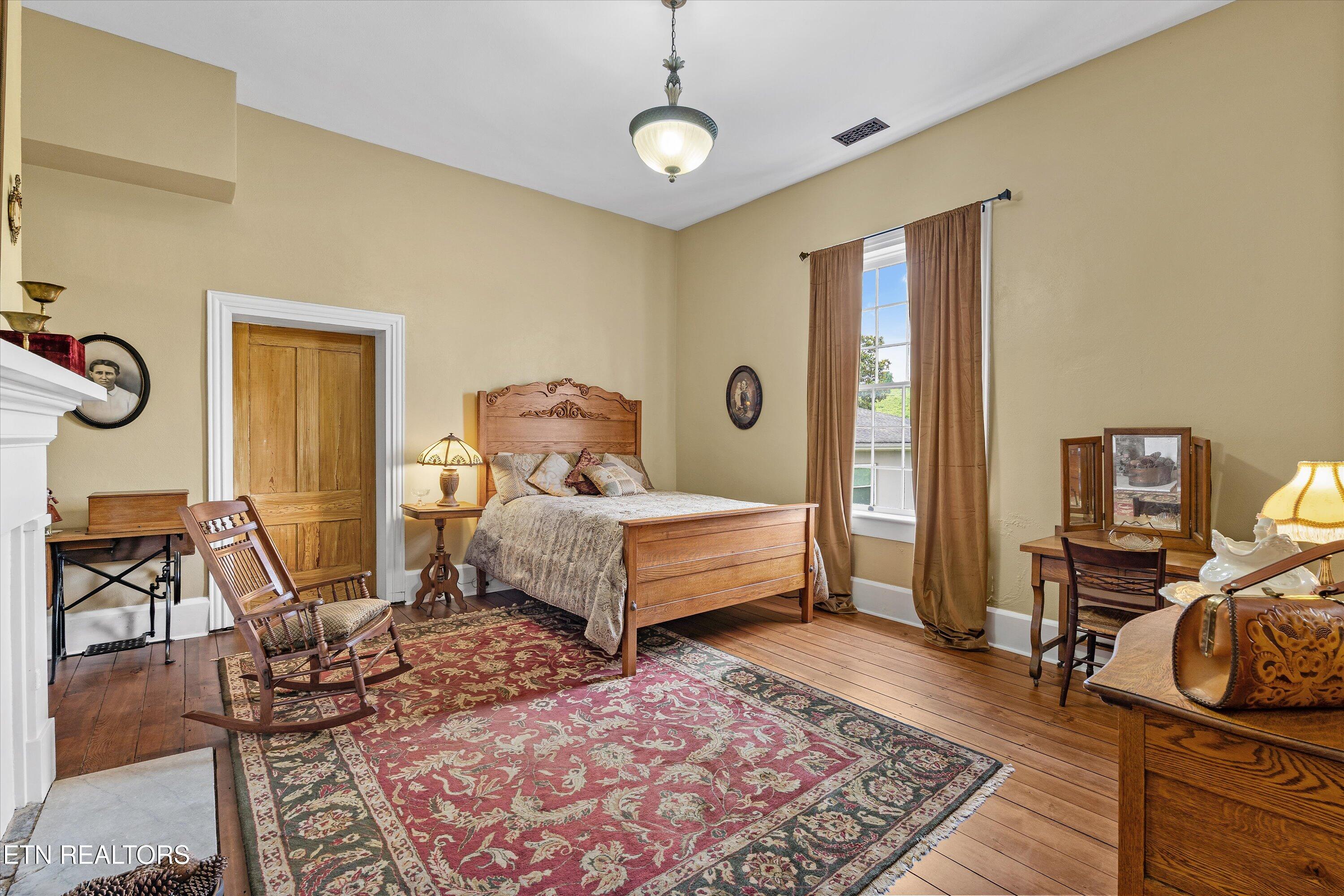 129/131 Elizabeth Athens TN 37303