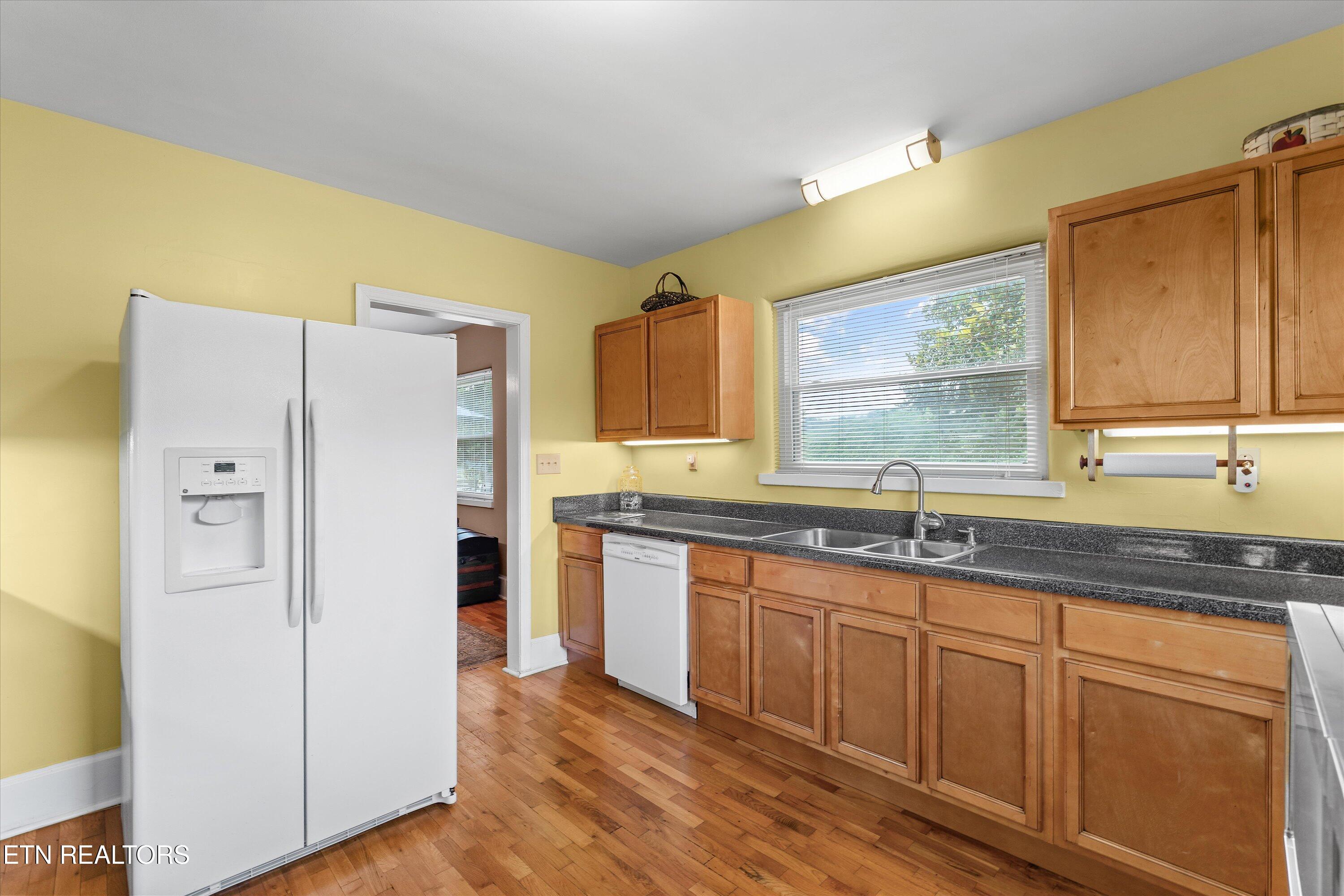 129/131 Elizabeth Athens TN 37303