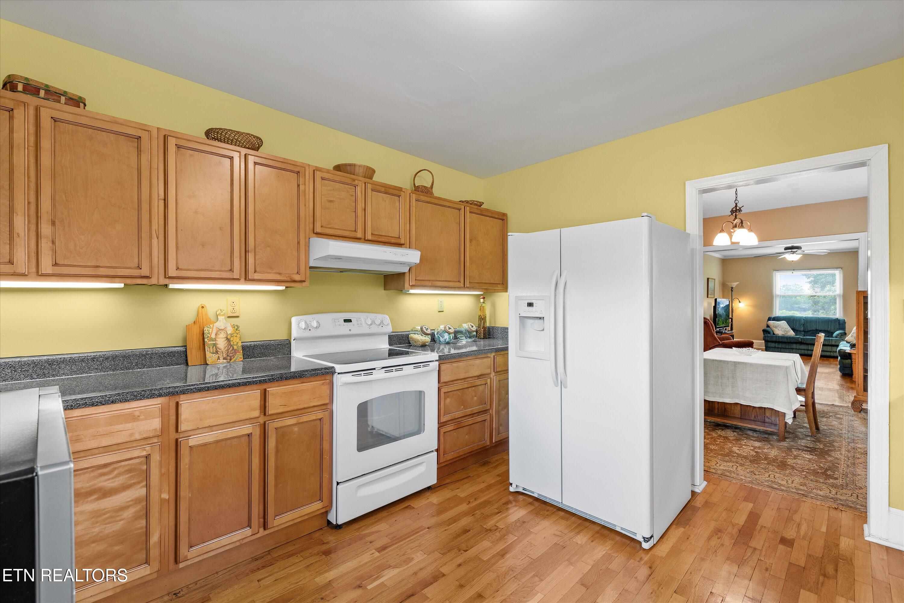 129/131 Elizabeth Athens TN 37303