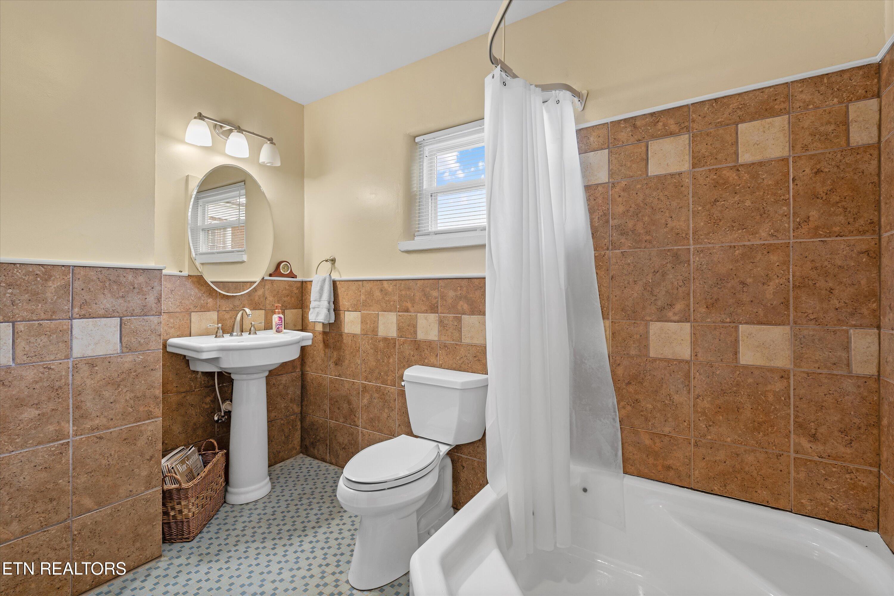 129/131 Elizabeth Athens TN 37303