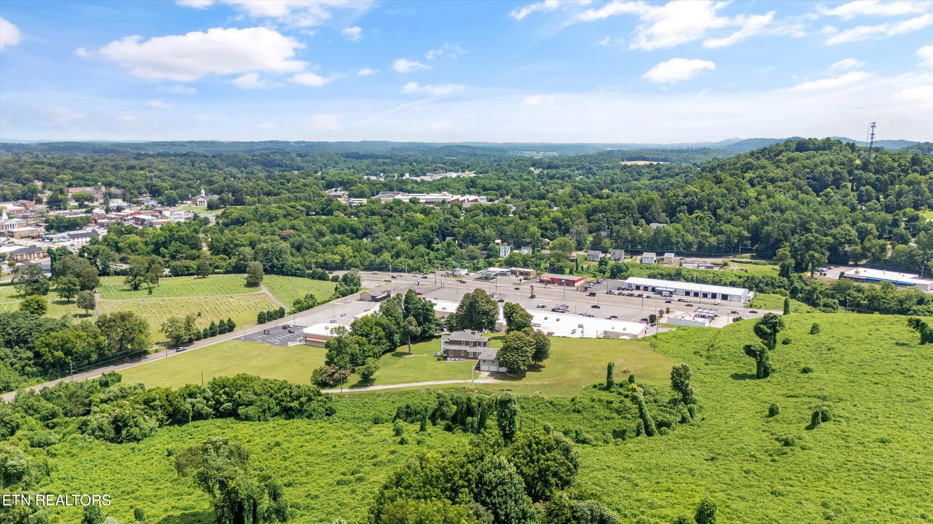 129/131 Elizabeth Athens TN 37303