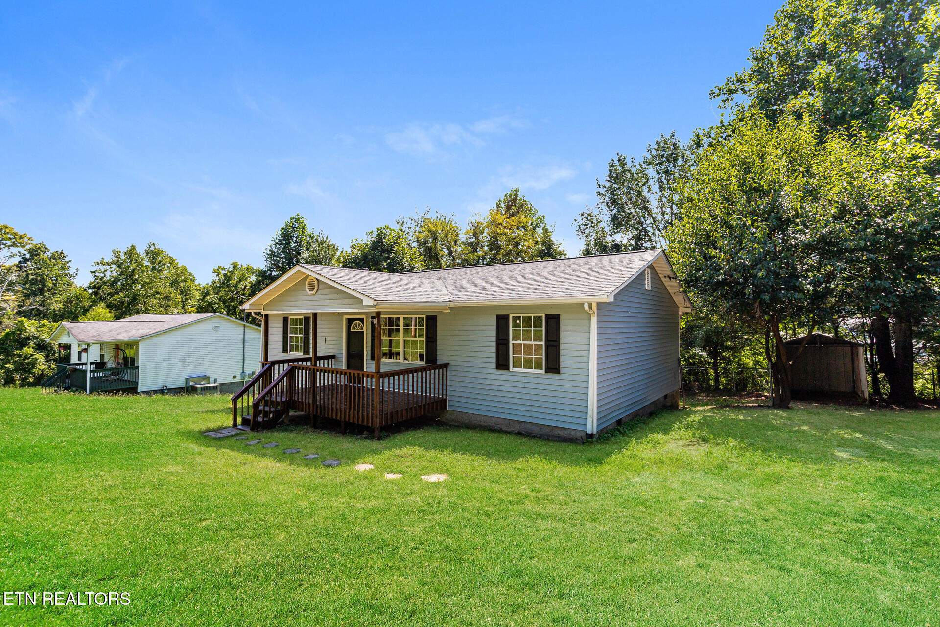 252 Queener Lane Caryville TN 37714