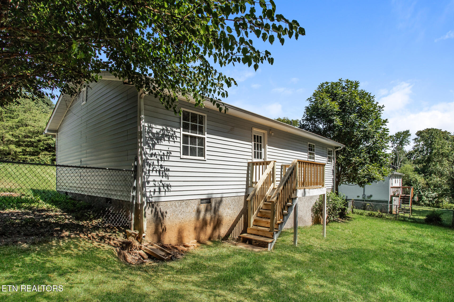 252 Queener Lane Caryville TN 37714