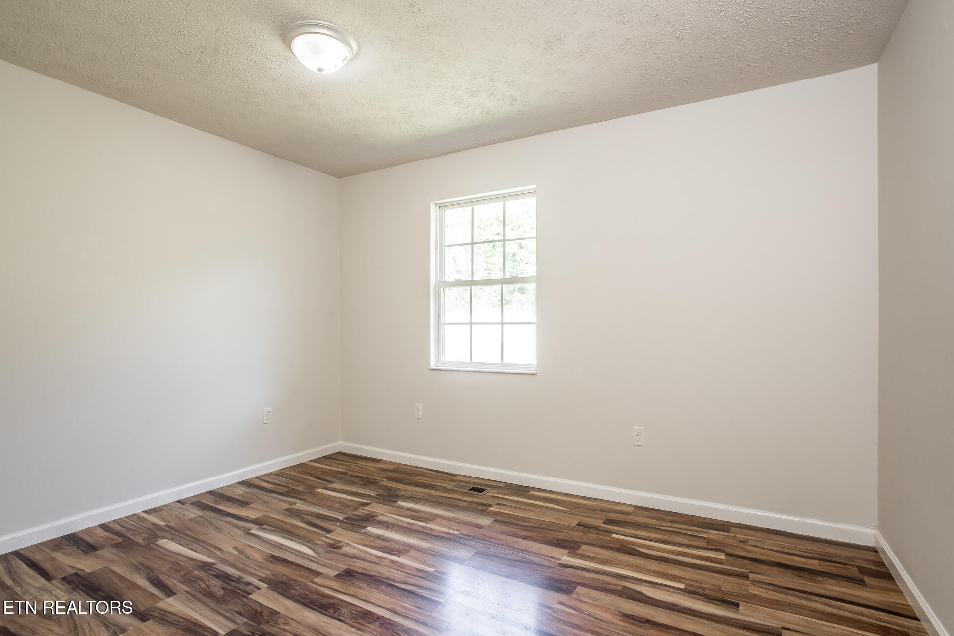 252 Queener Lane Caryville TN 37714
