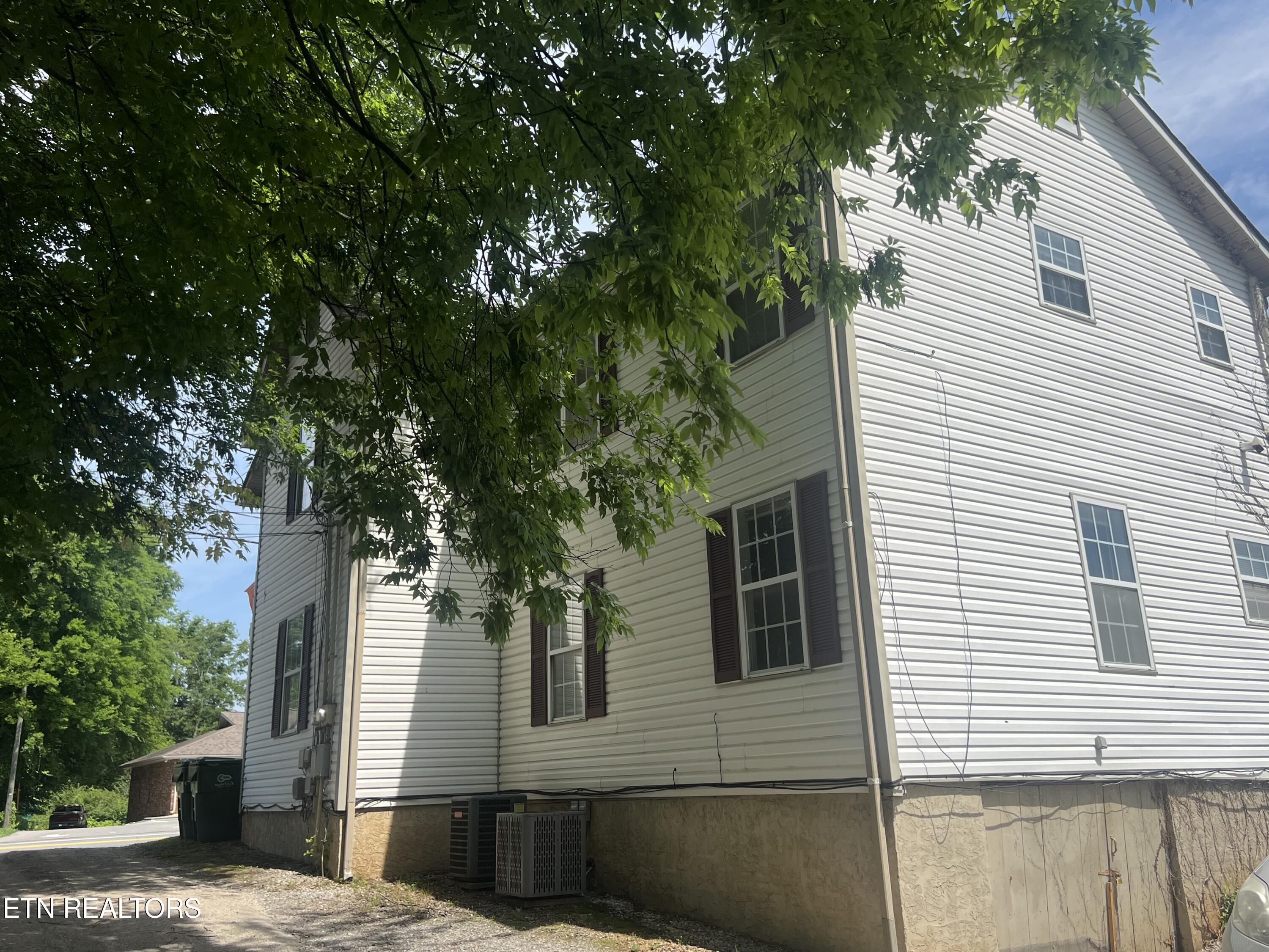 1016-1018 W Broadway Avenue Maryville TN 37801