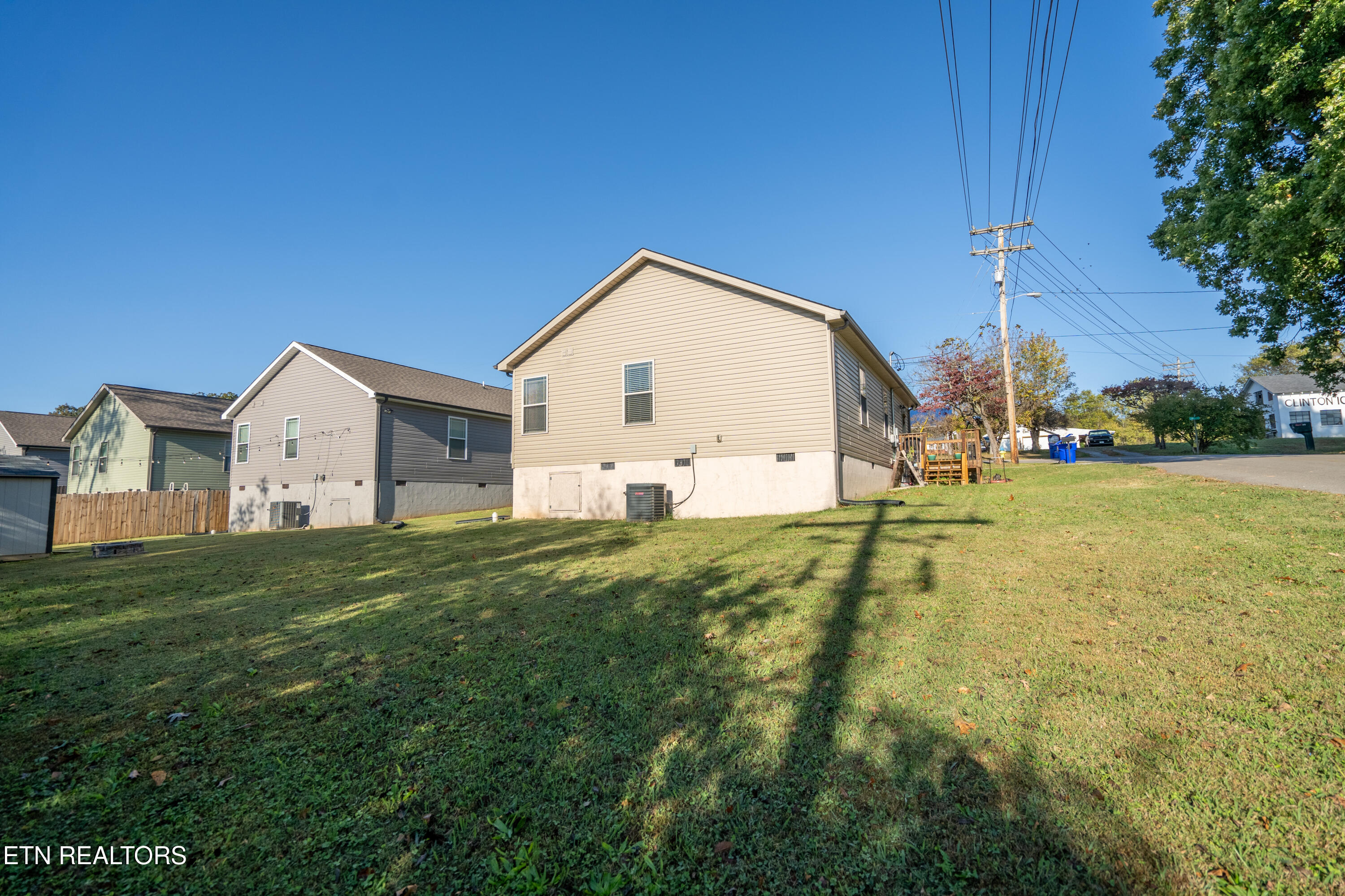 925 Loy Street Clinton TN 37716