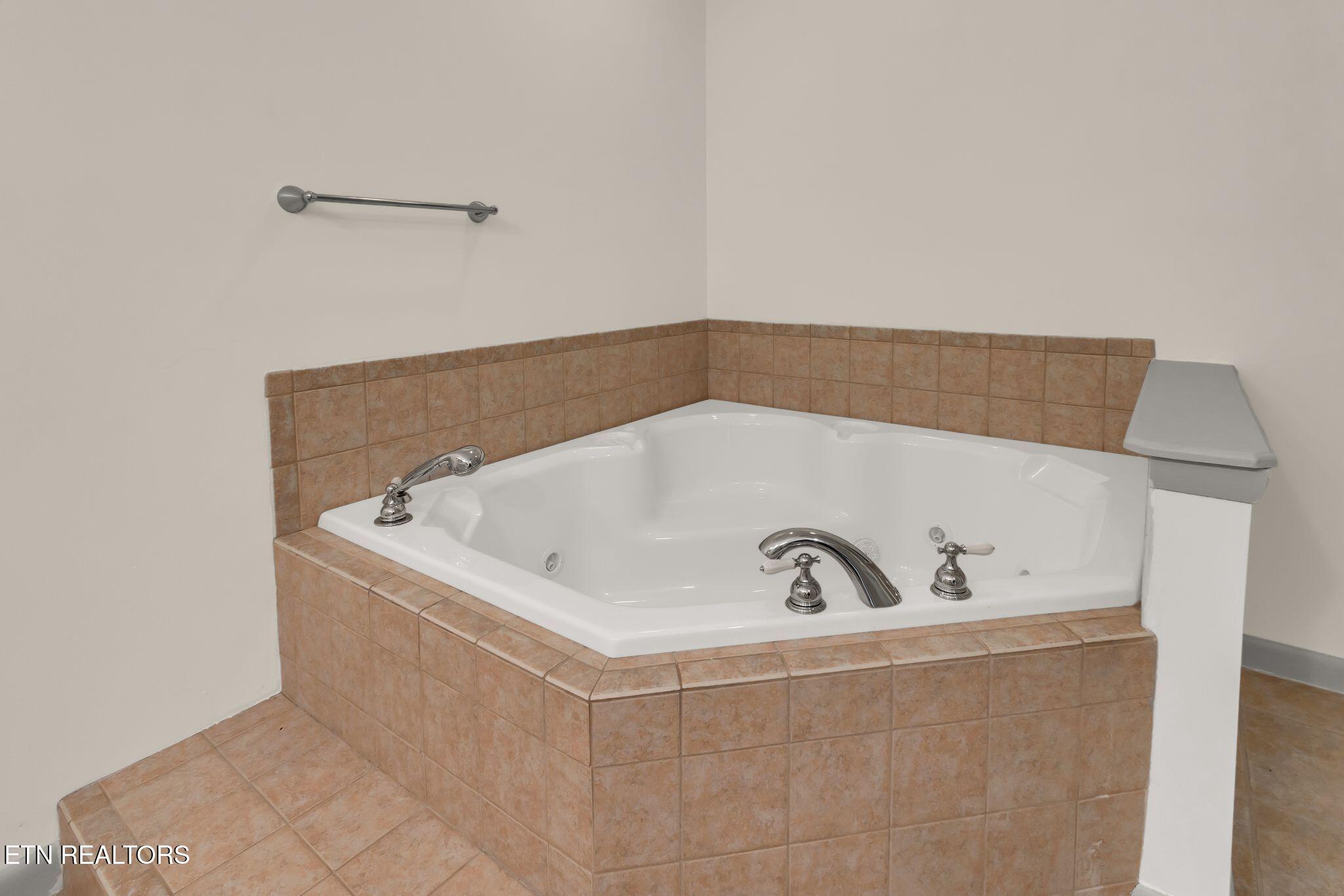 31 Byron Lane Crossville TN 38558
