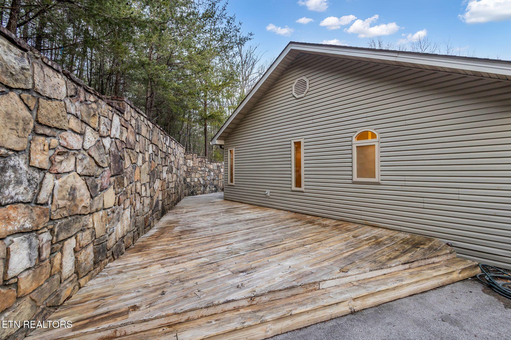31 Byron Lane Crossville TN 38558
