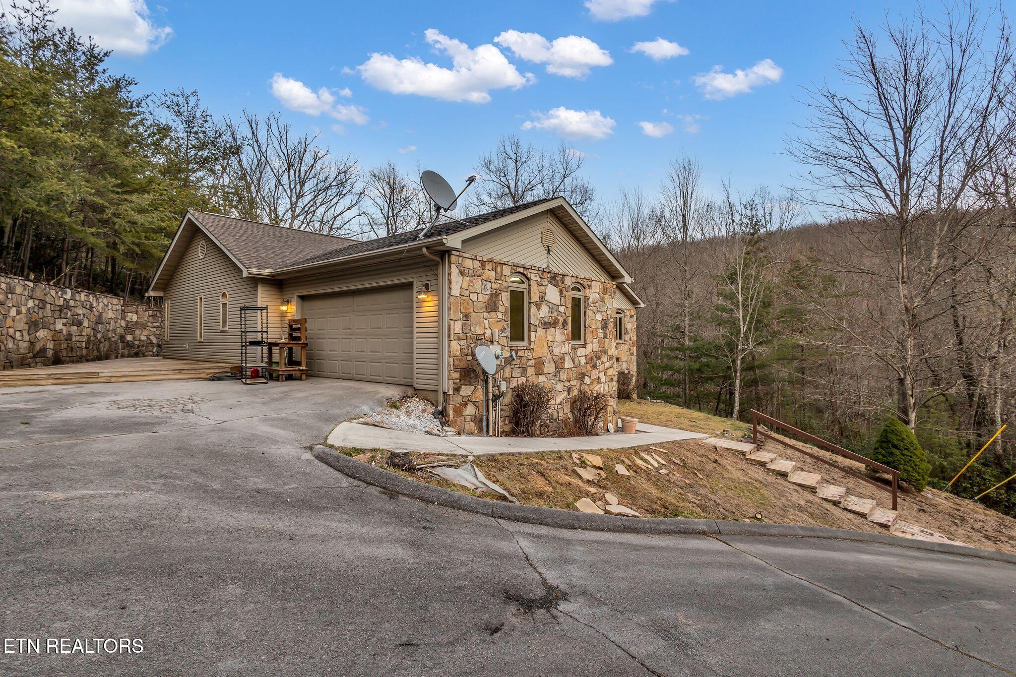 31 Byron Lane Crossville TN 38558