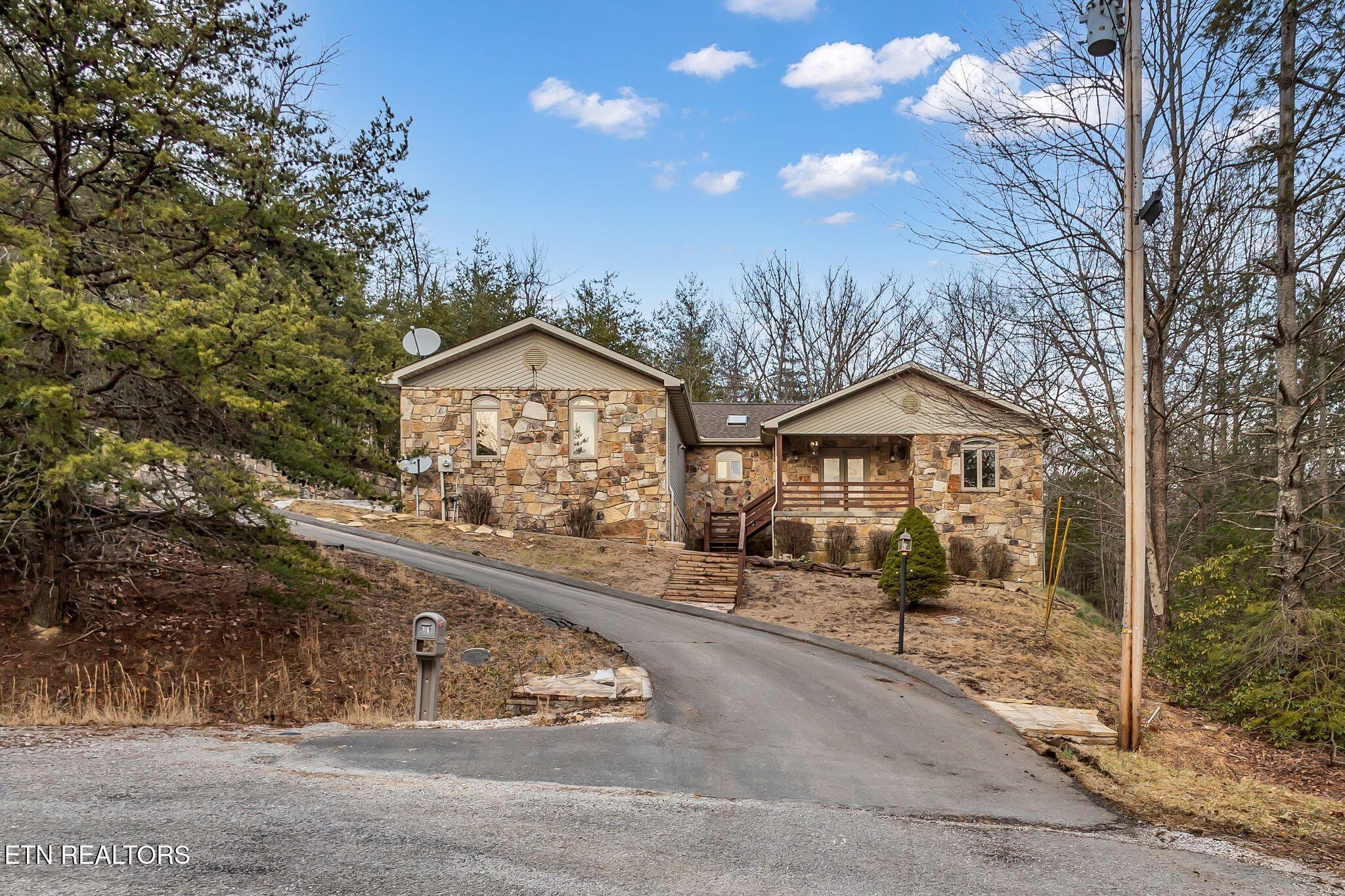 31 Byron Lane Crossville TN 38558