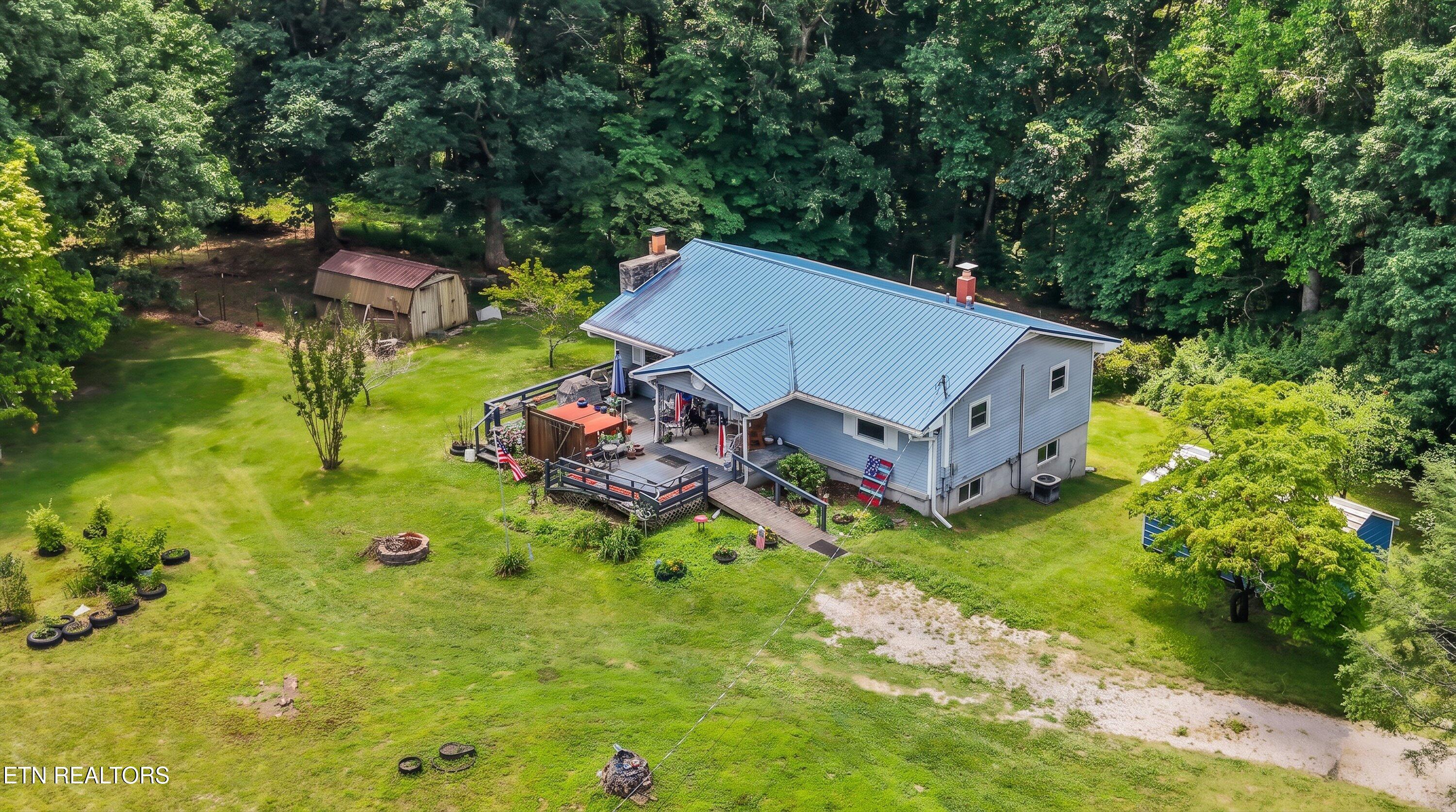 748 Christenson Road Deer Lodge TN 37726