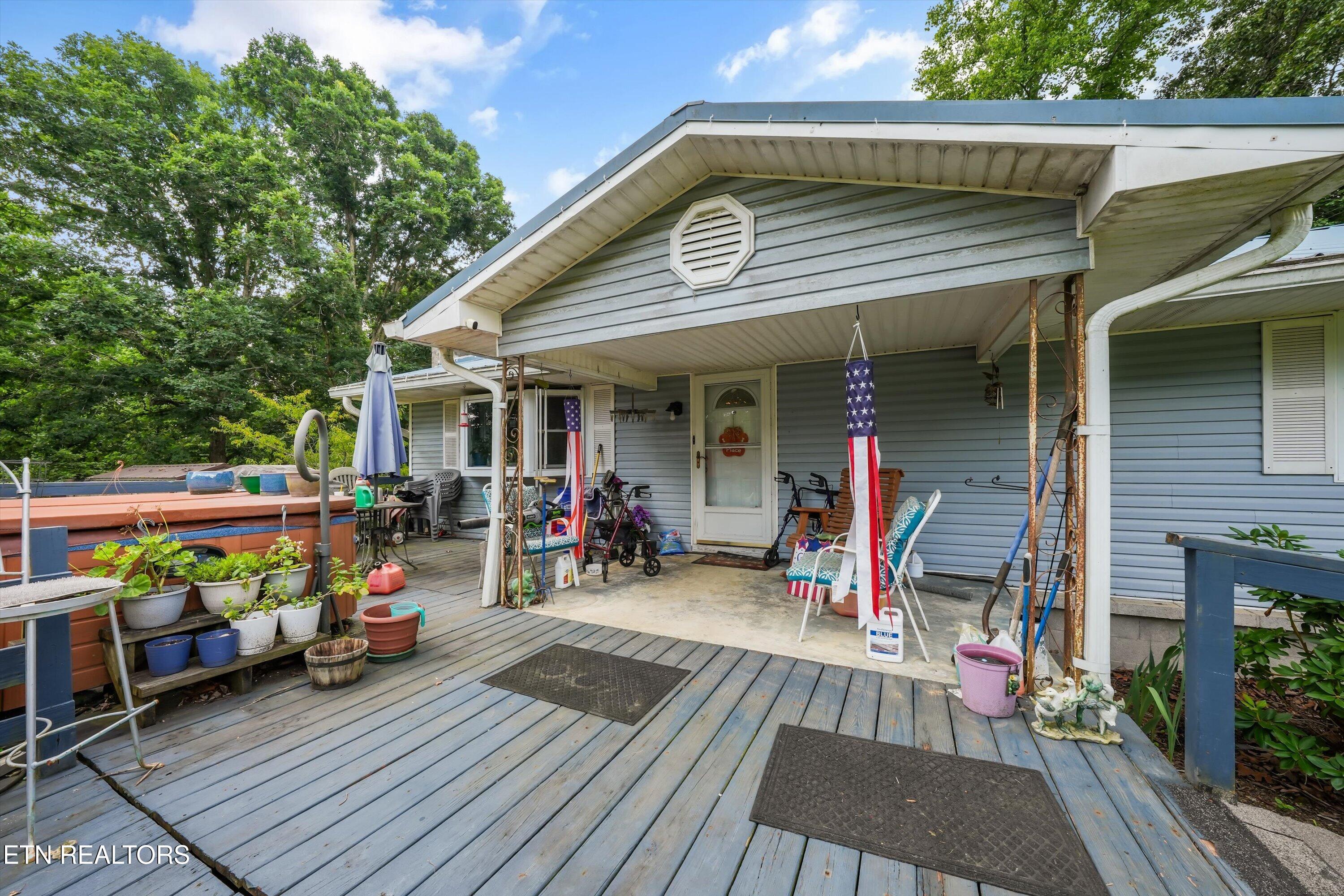 748 Christenson Road Deer Lodge TN 37726