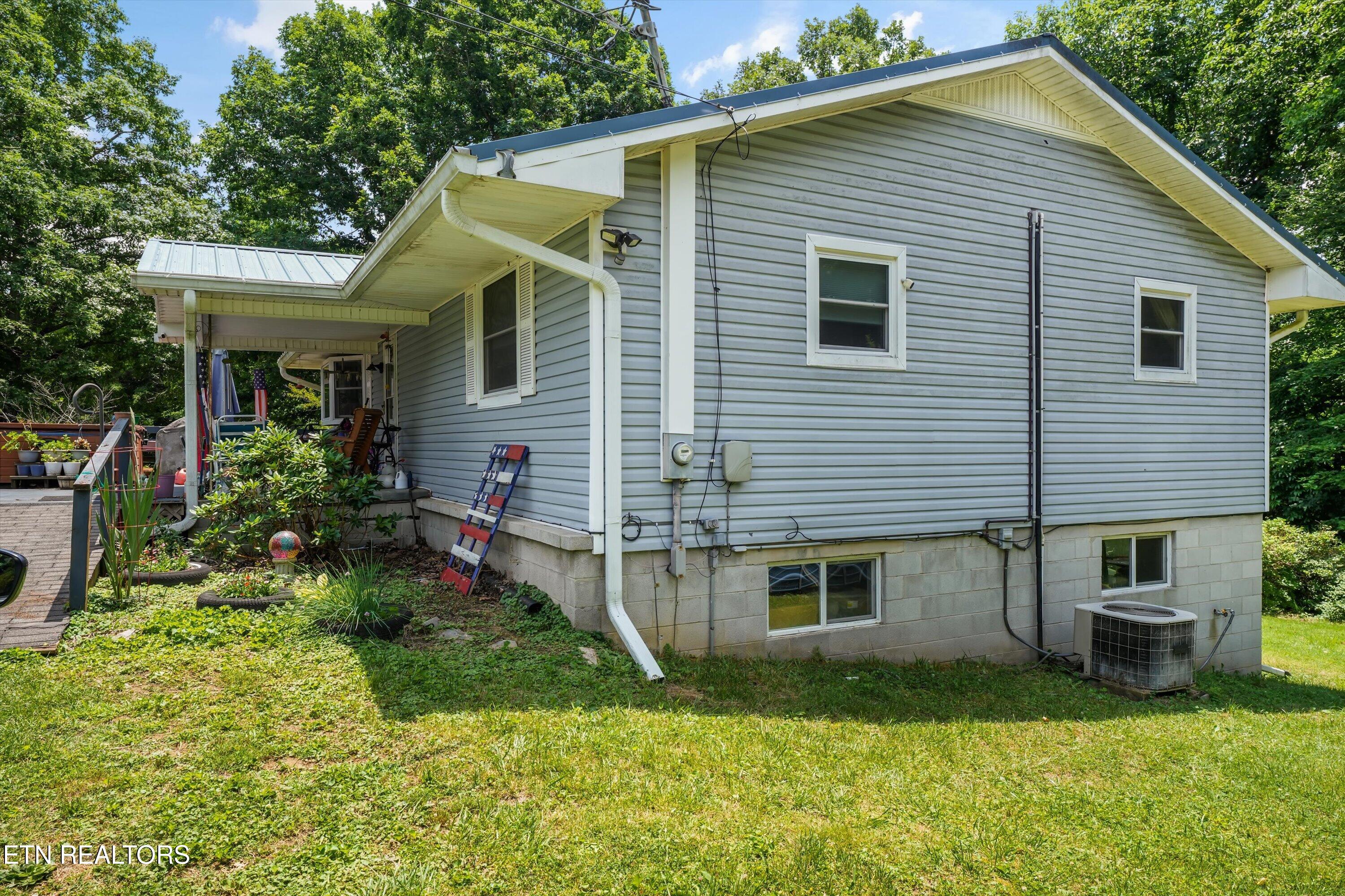 748 Christenson Road Deer Lodge TN 37726