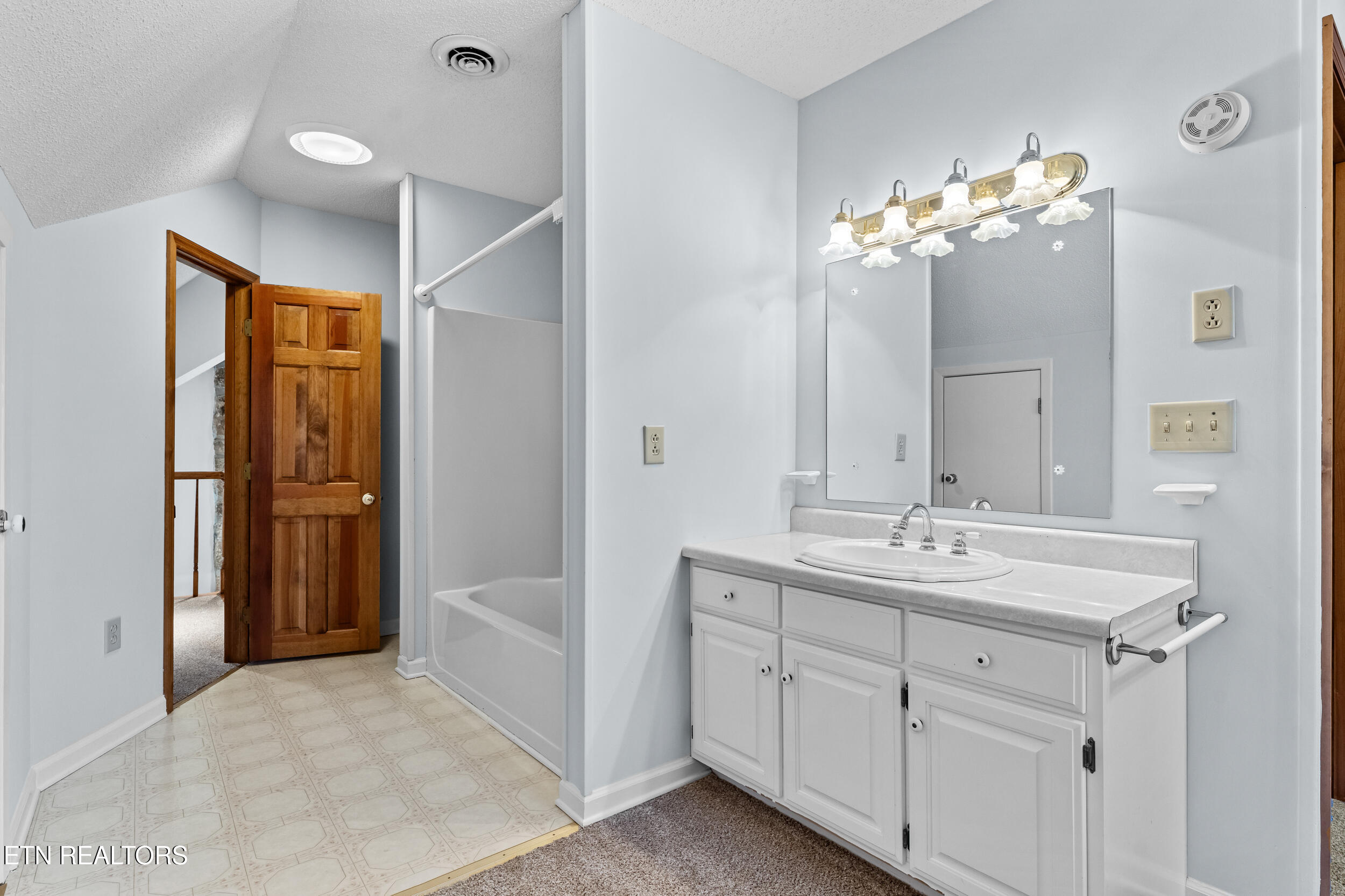 600 Donaldson Light Lane Lenoir City TN 37772