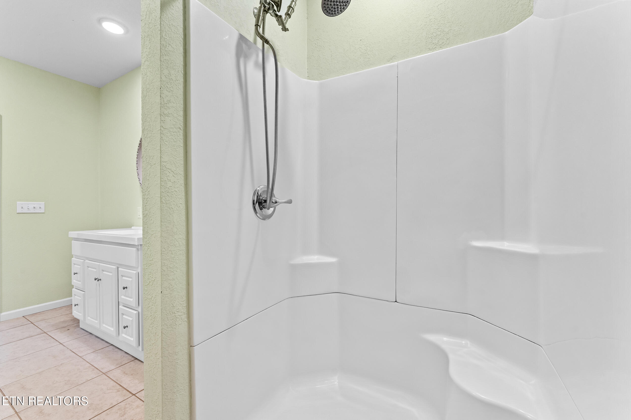 600 Donaldson Light Lane Lenoir City TN 37772