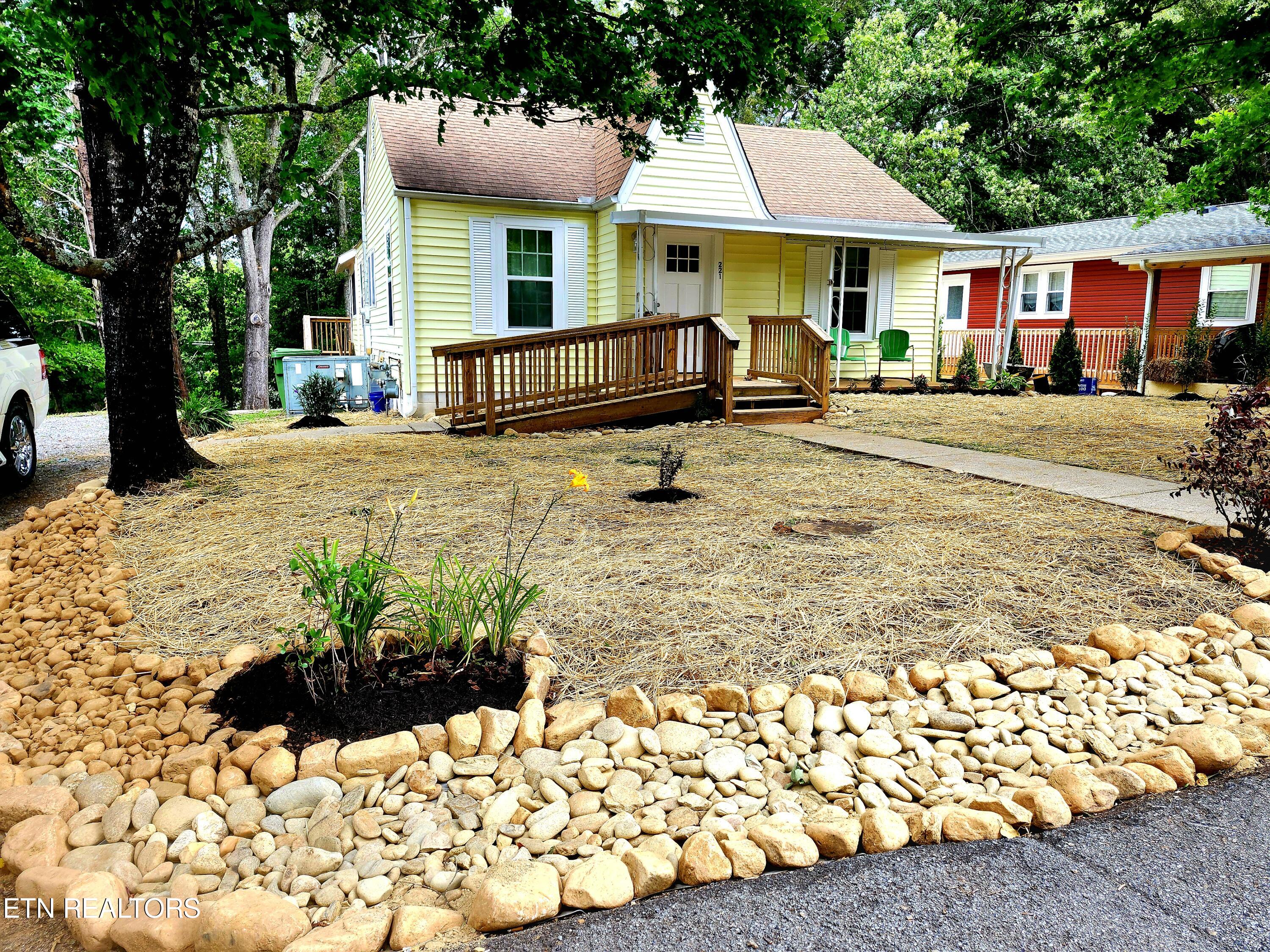 221 Barnes Avenue Maryville TN 37803