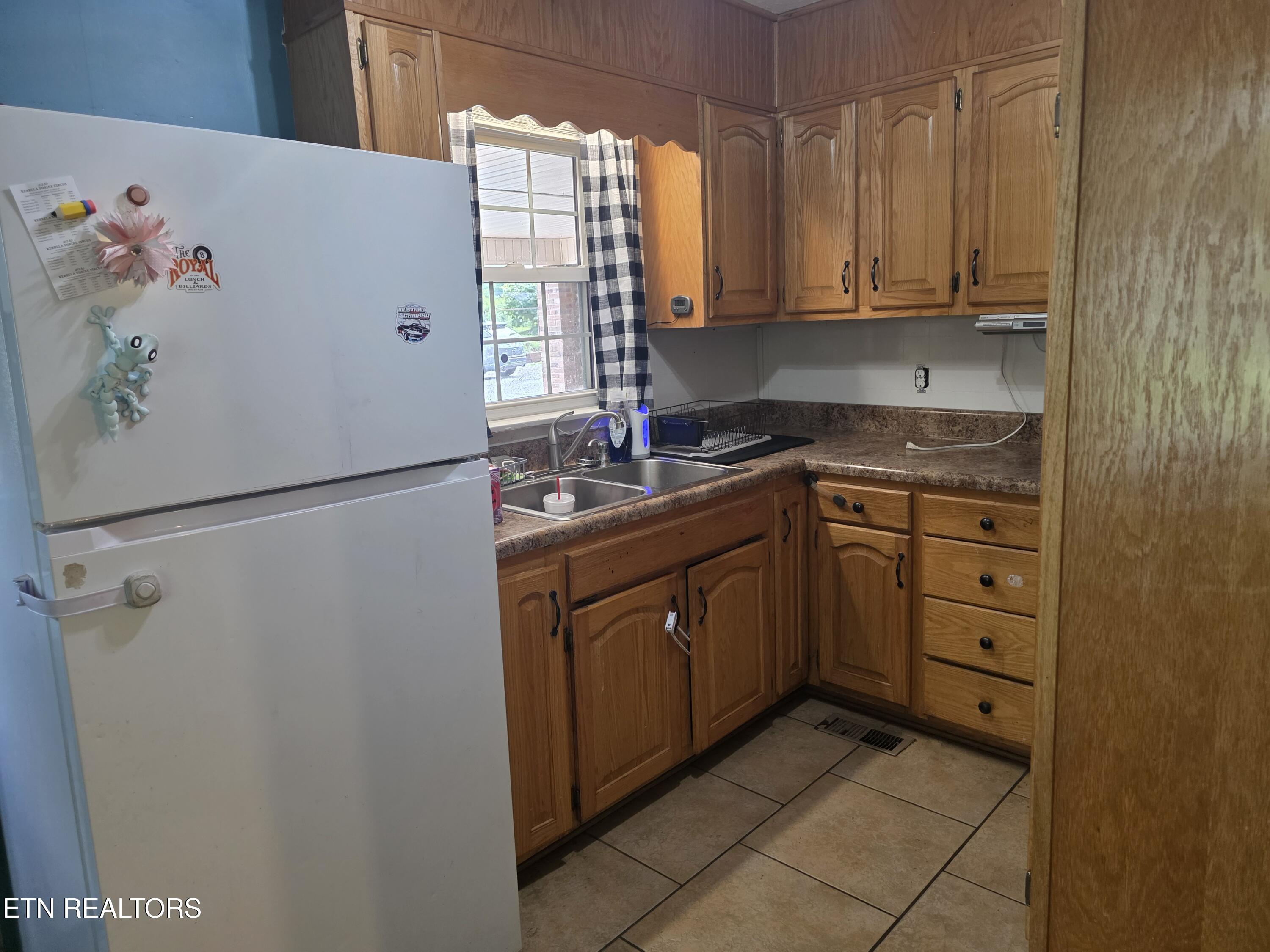 1283 Laurel Road Clinton TN 37716