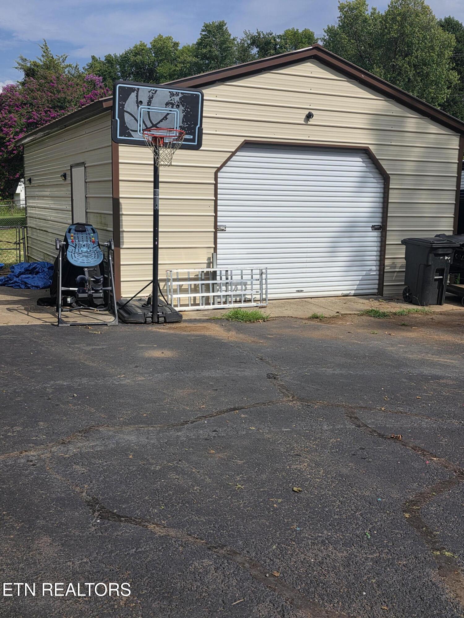 1283 Laurel Road Clinton TN 37716