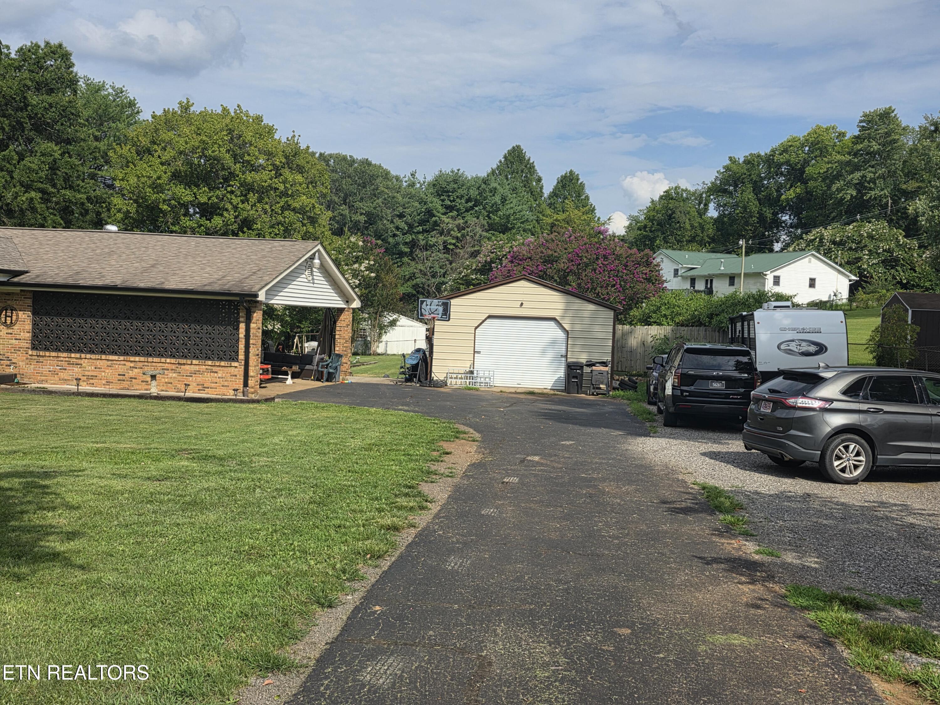 1283 Laurel Road Clinton TN 37716