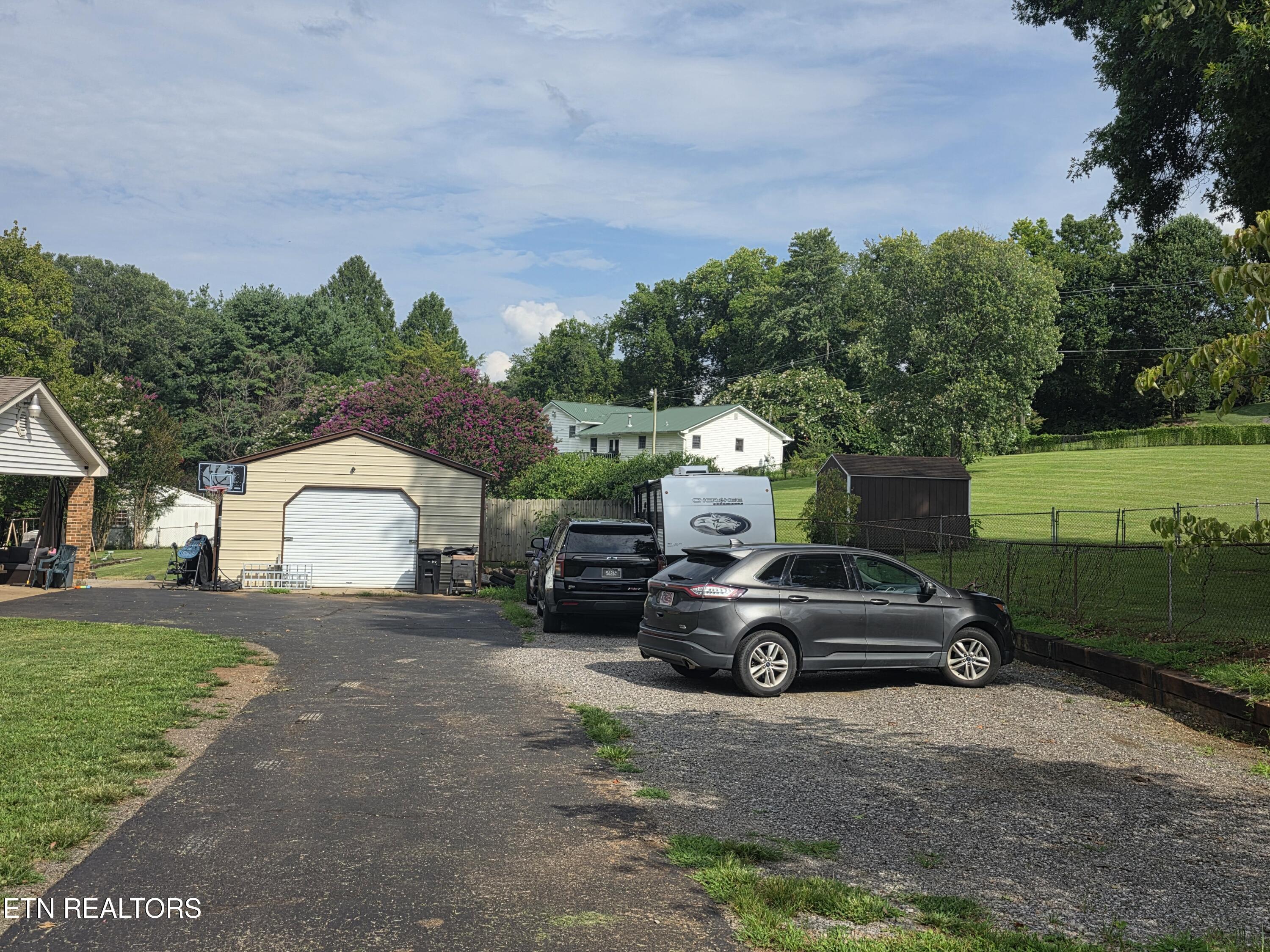 1283 Laurel Road Clinton TN 37716