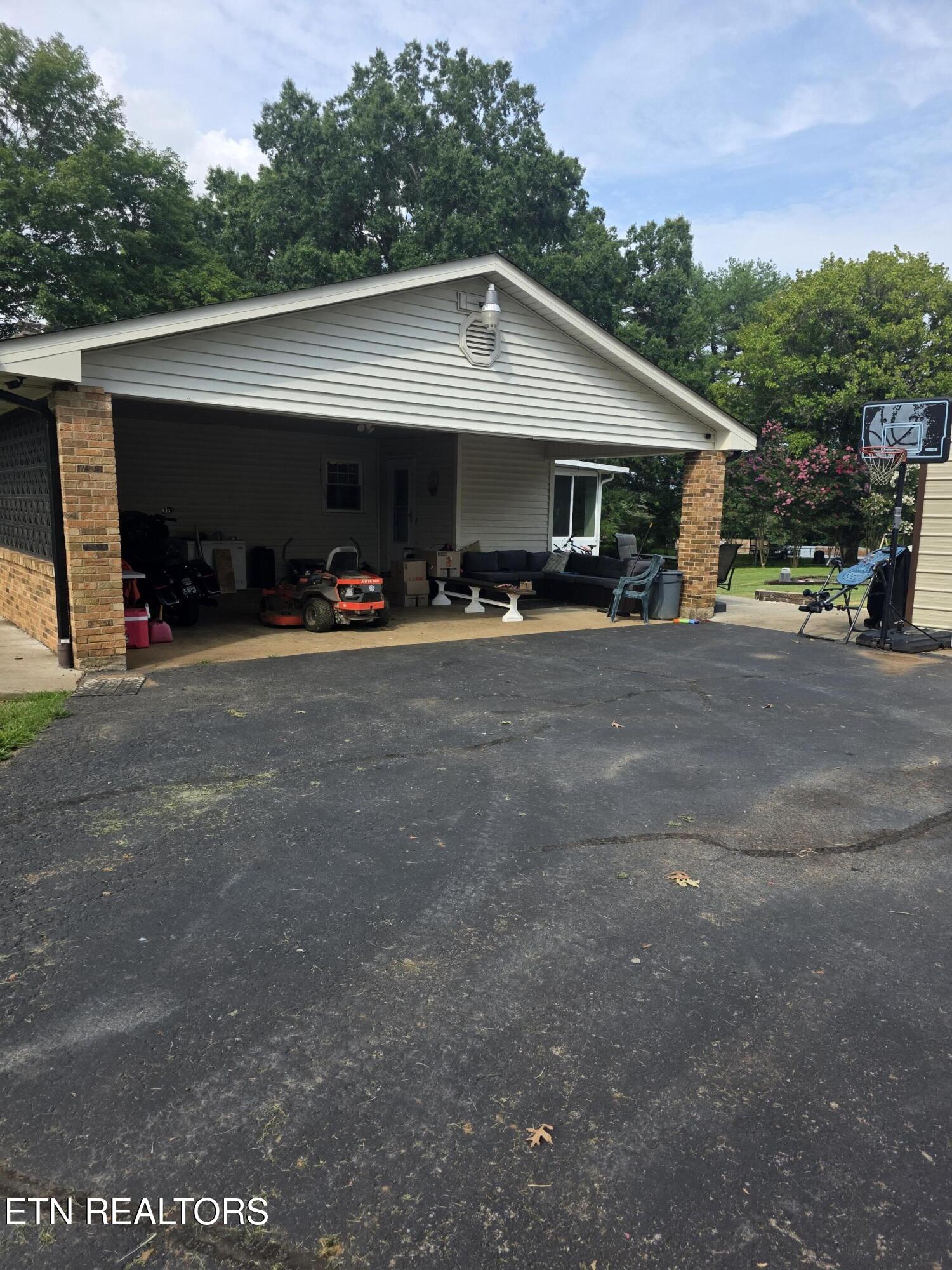 1283 Laurel Road Clinton TN 37716