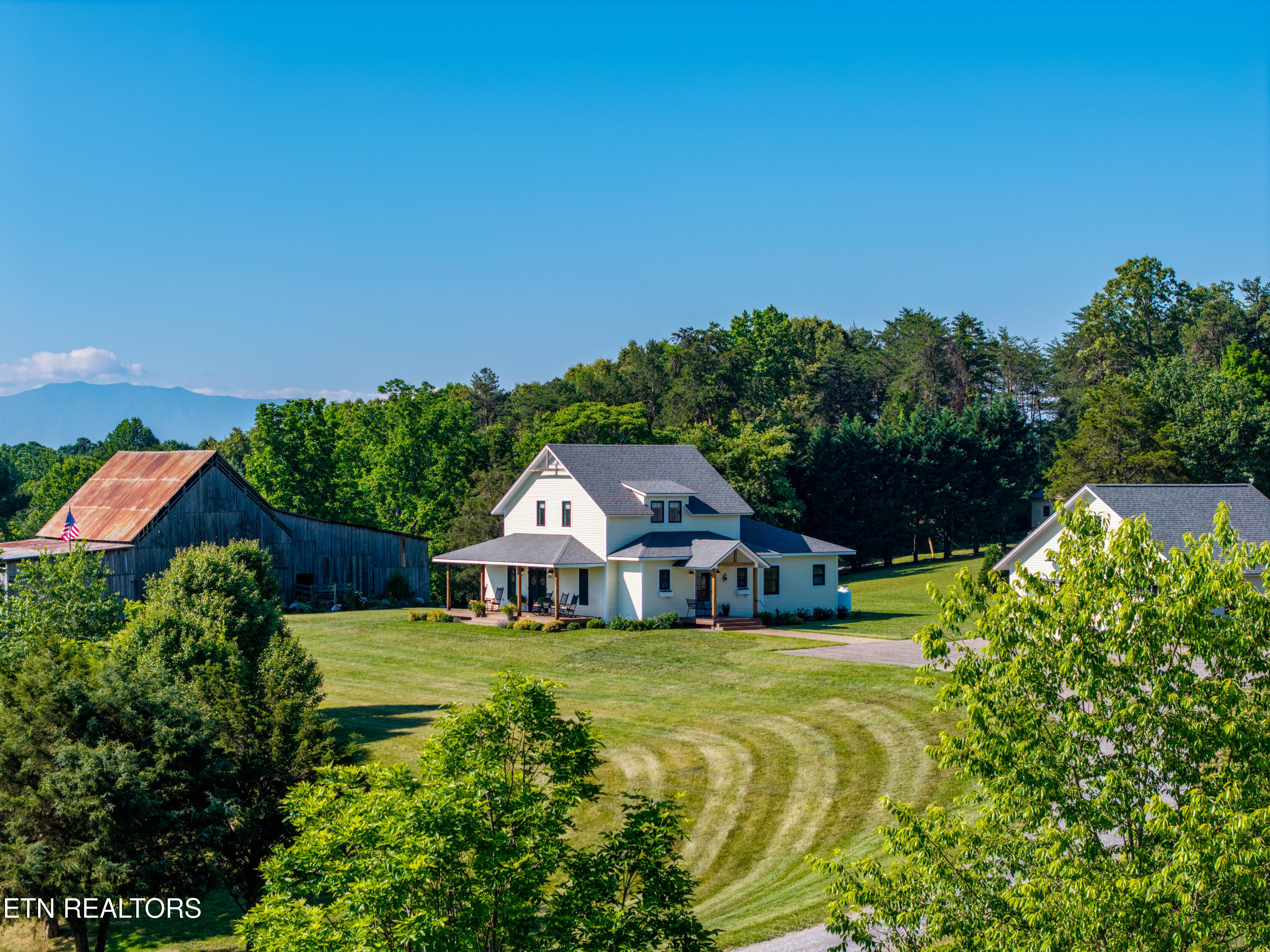 1421 Squire Fox Road Dandridge TN 37725