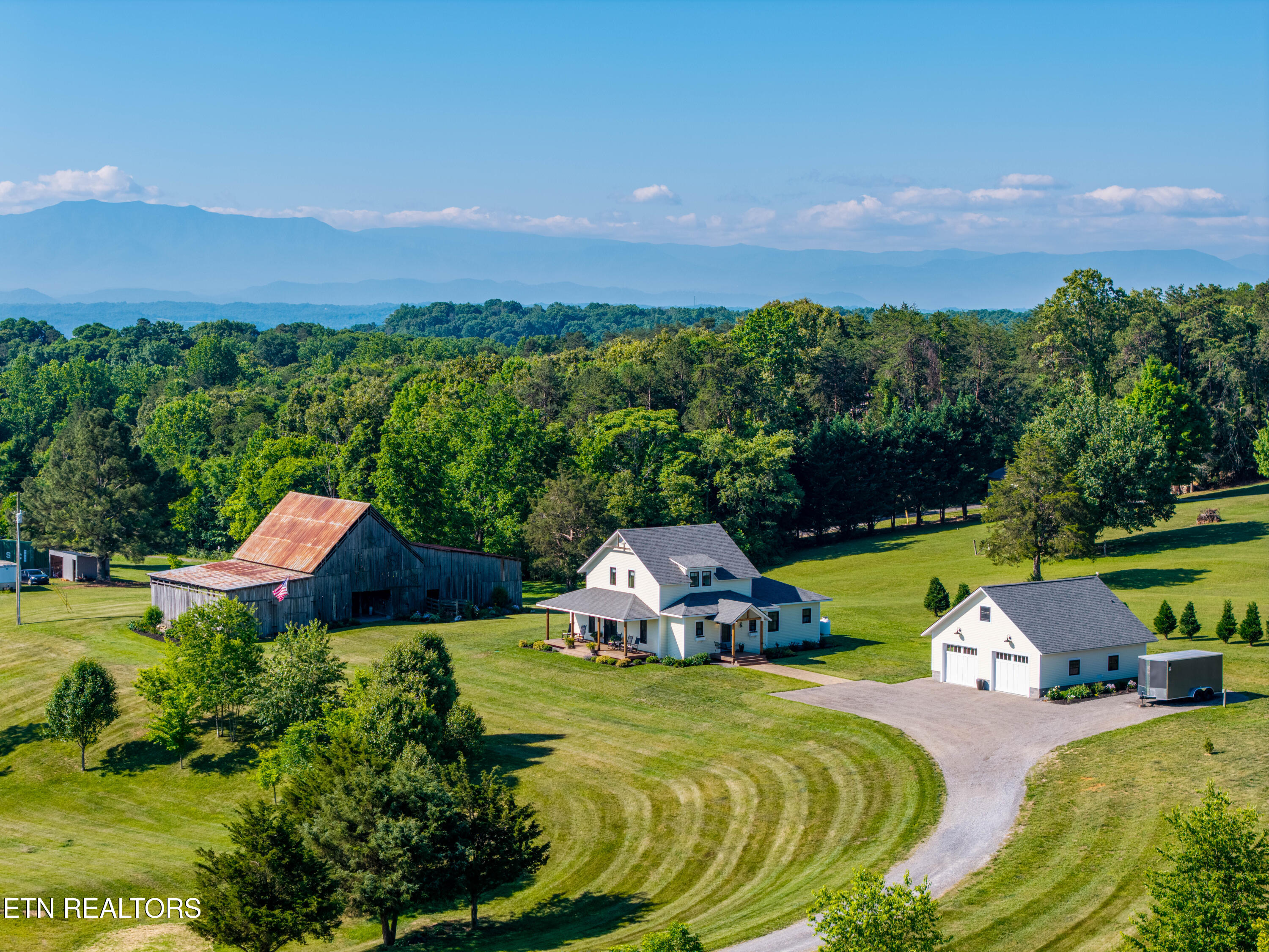 1421 Squire Fox Road Dandridge TN 37725