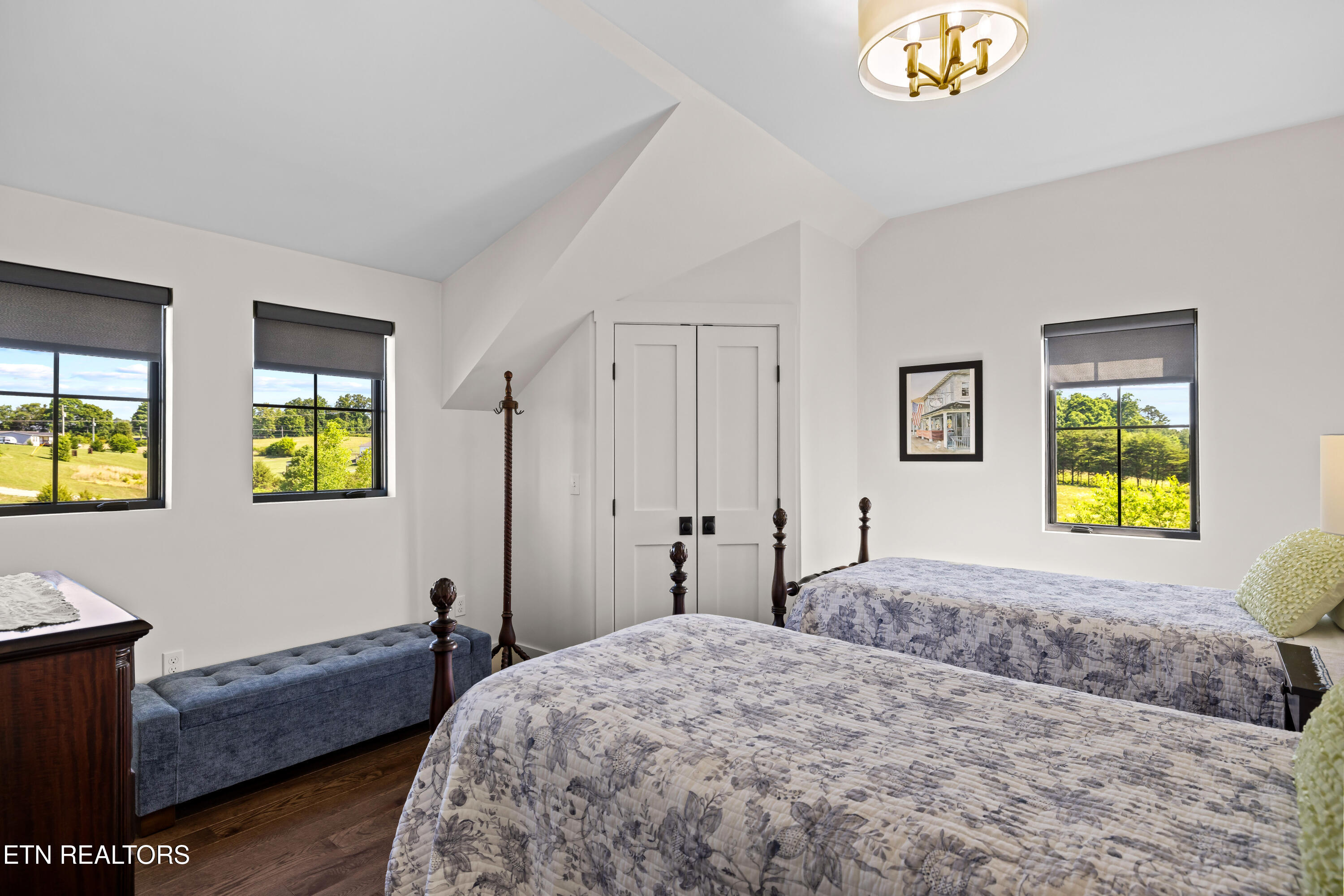 1421 Squire Fox Road Dandridge TN 37725
