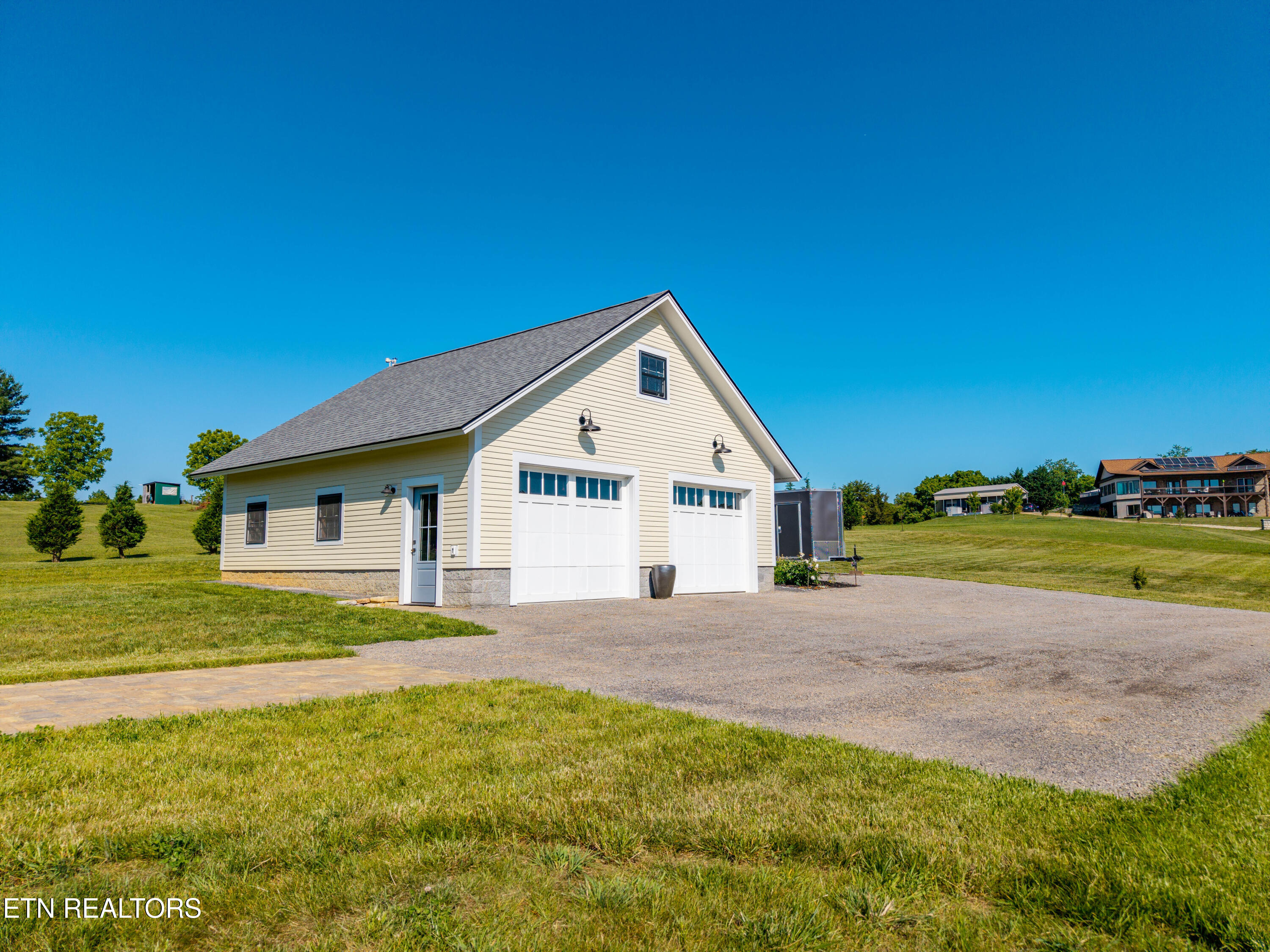 1421 Squire Fox Road Dandridge TN 37725