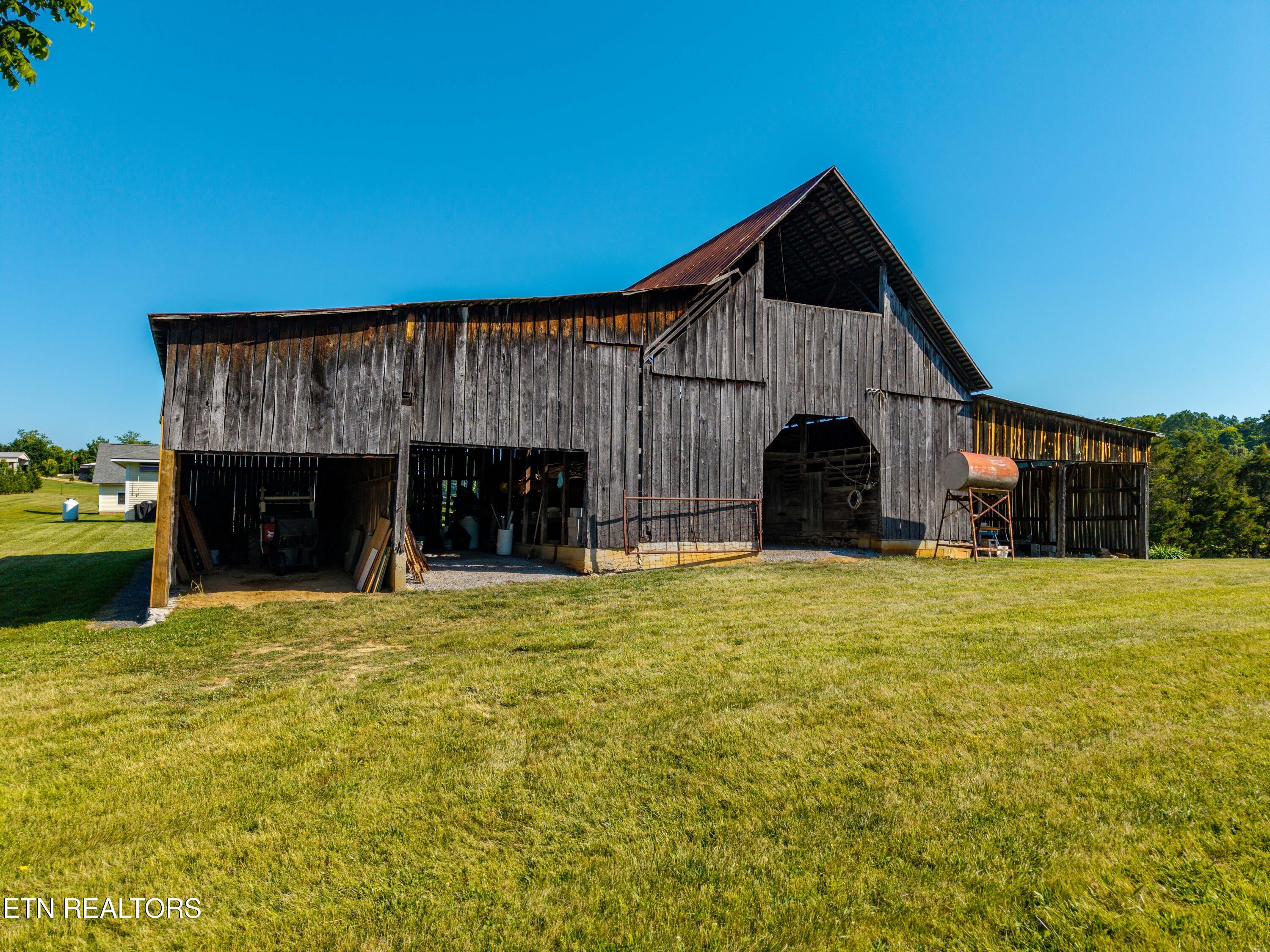 1421 Squire Fox Road Dandridge TN 37725