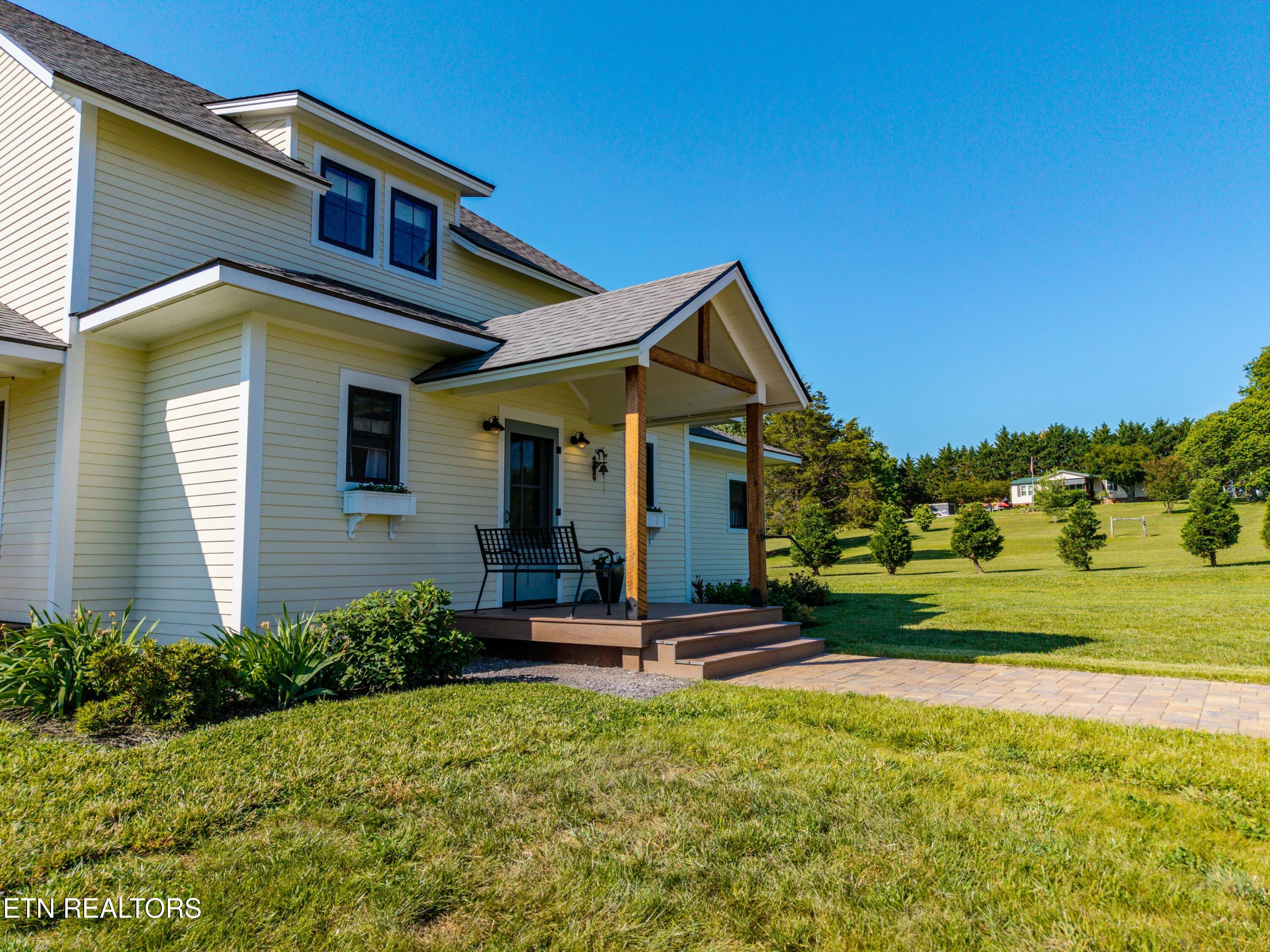 1421 Squire Fox Road Dandridge TN 37725
