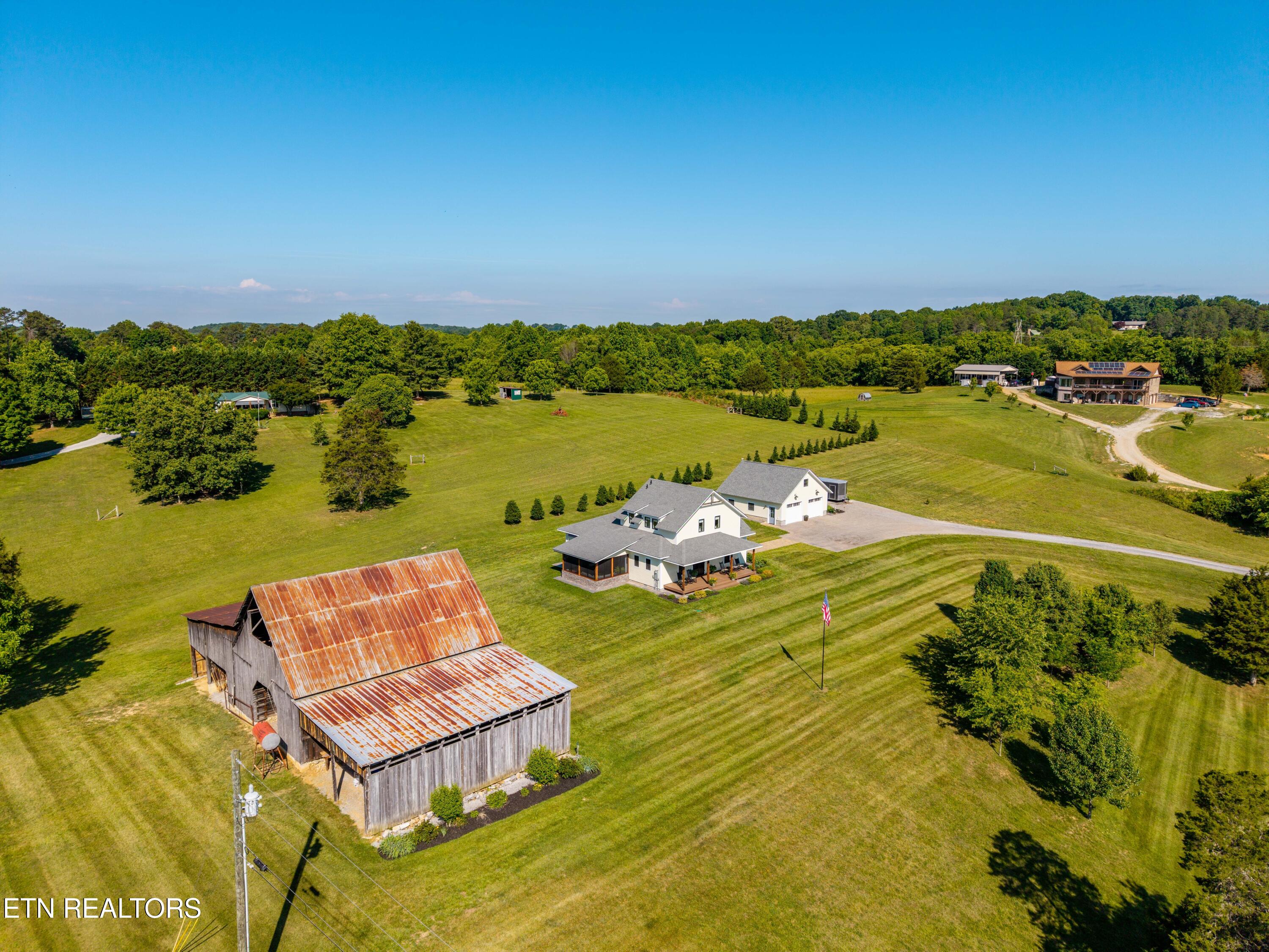 1421 Squire Fox Road Dandridge TN 37725