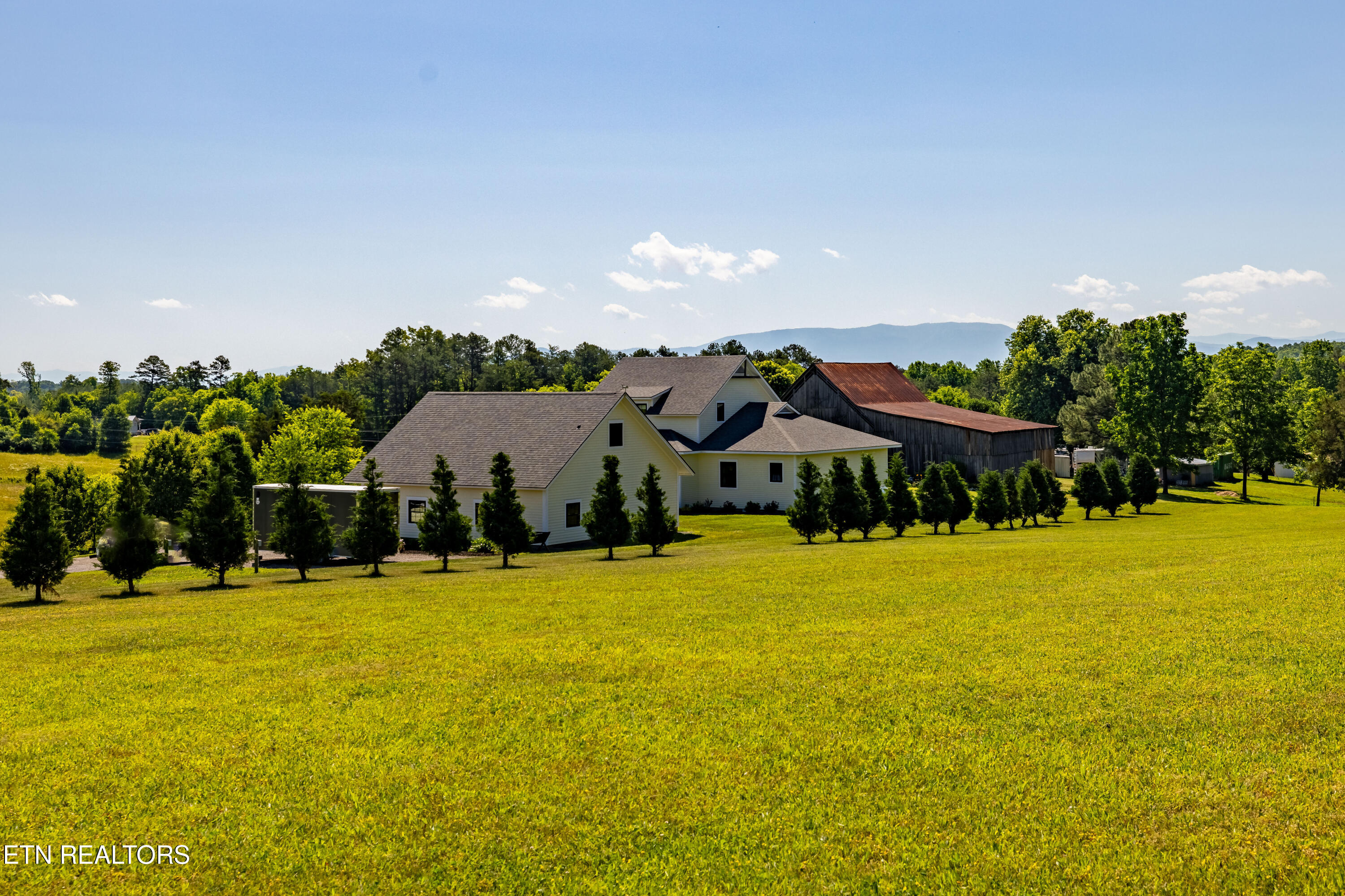 1421 Squire Fox Road Dandridge TN 37725