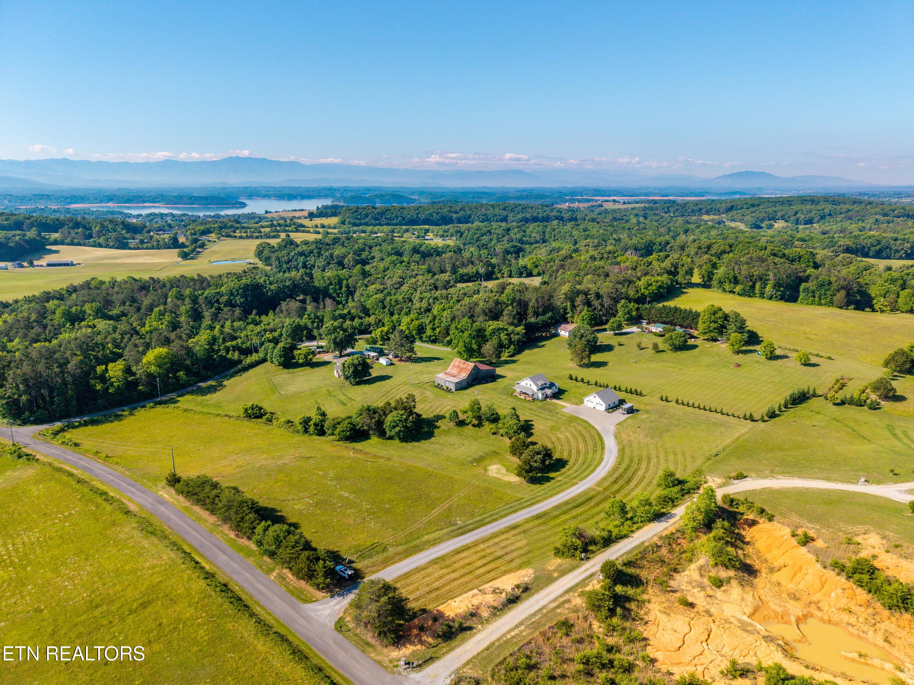1421 Squire Fox Road Dandridge TN 37725