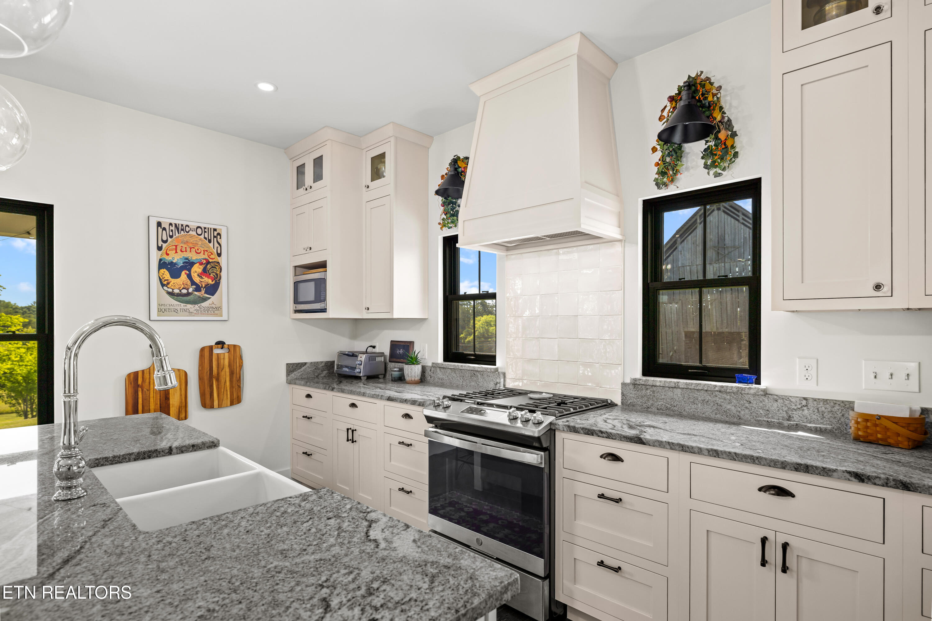 1421 Squire Fox Road Dandridge TN 37725