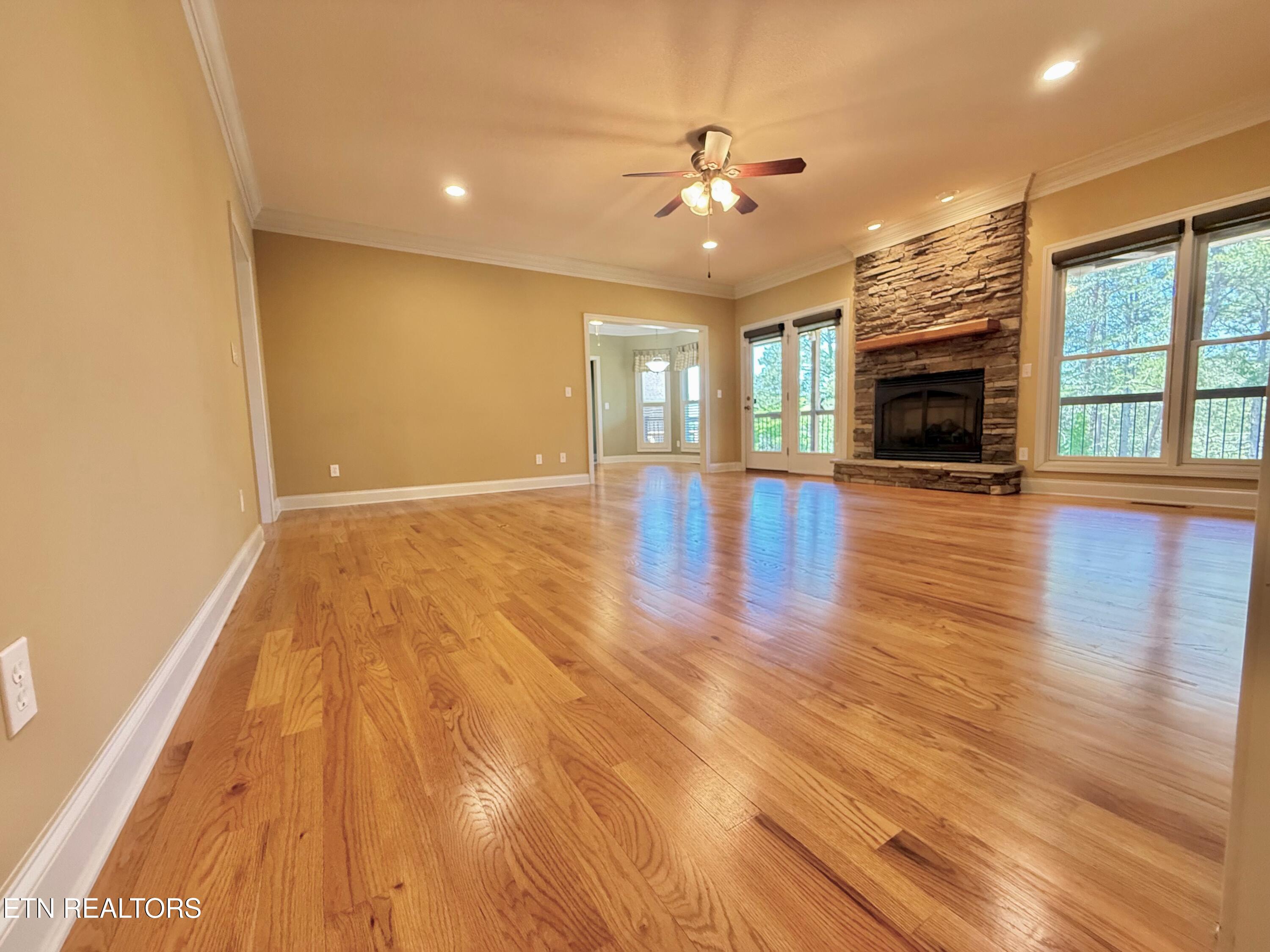 190 Pointe Summit Drive Greenback TN 37742