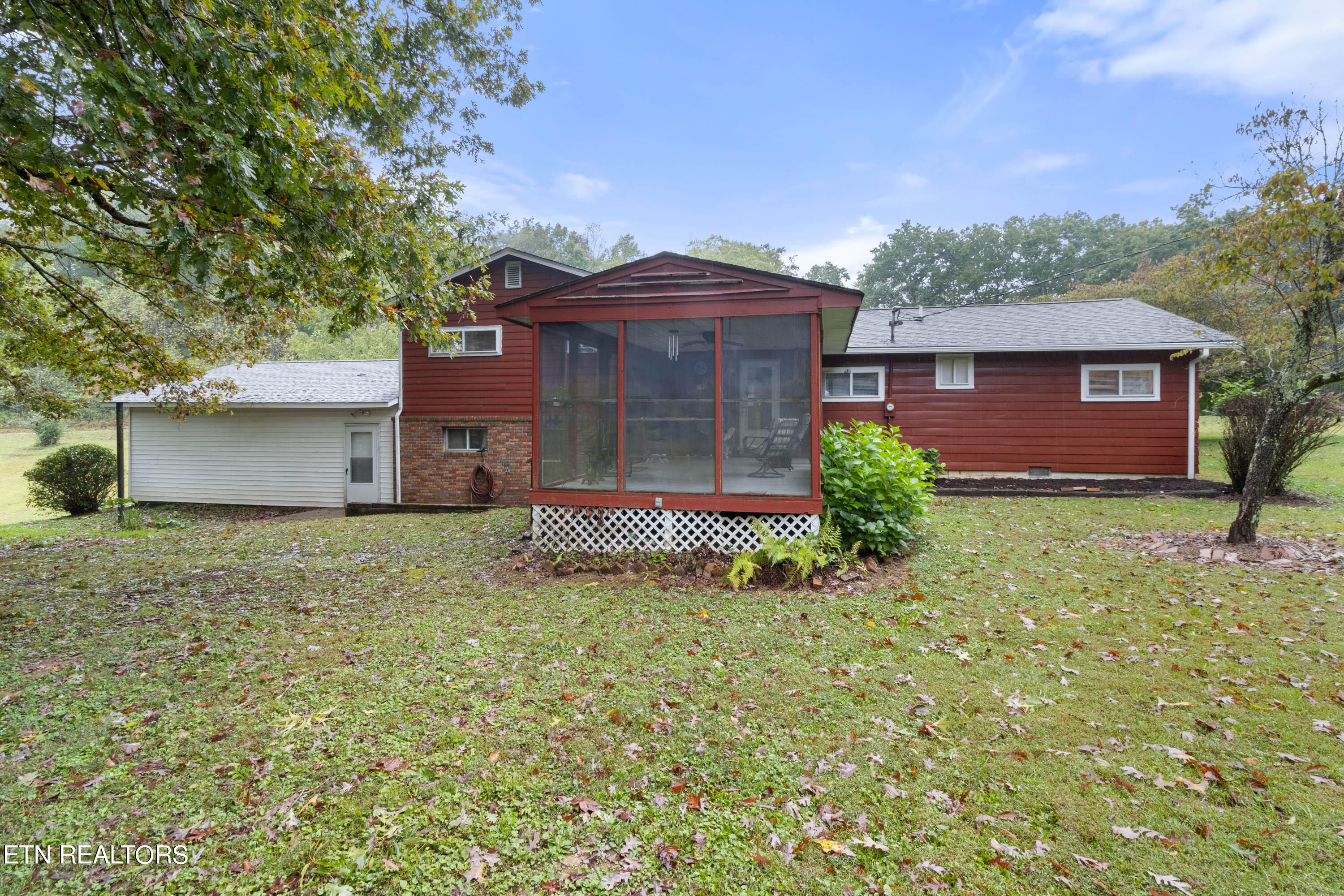 105 Carl Garrett Road Lancing TN 37770