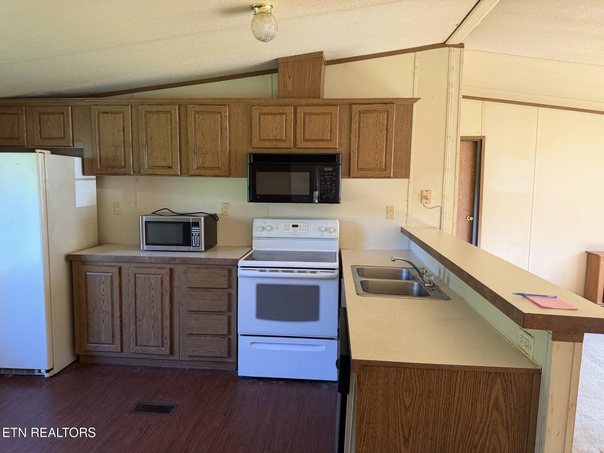 11033 Highway 68 Grandview TN 37337