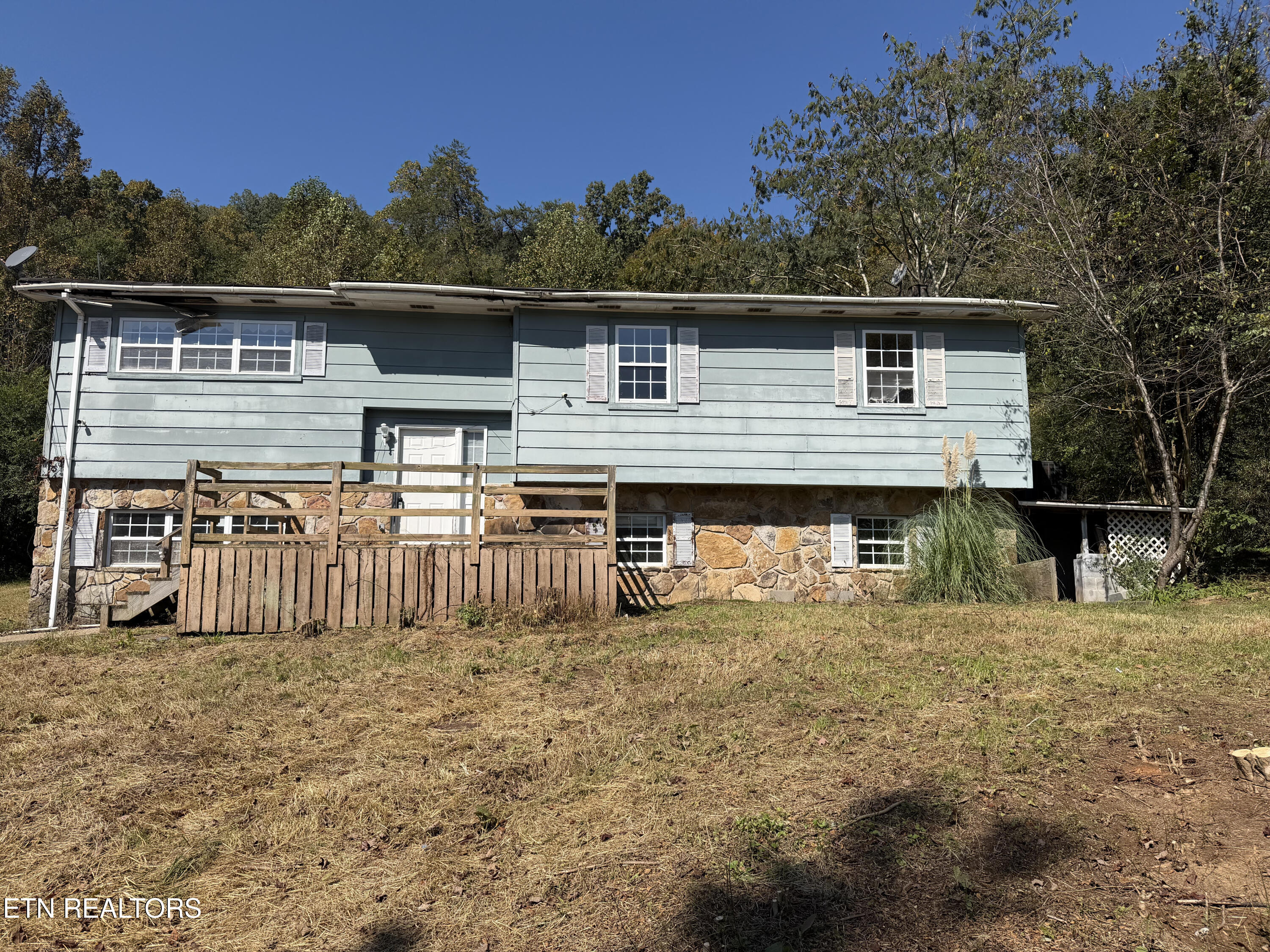 1487 Dutch Valley Road Clinton TN 37716