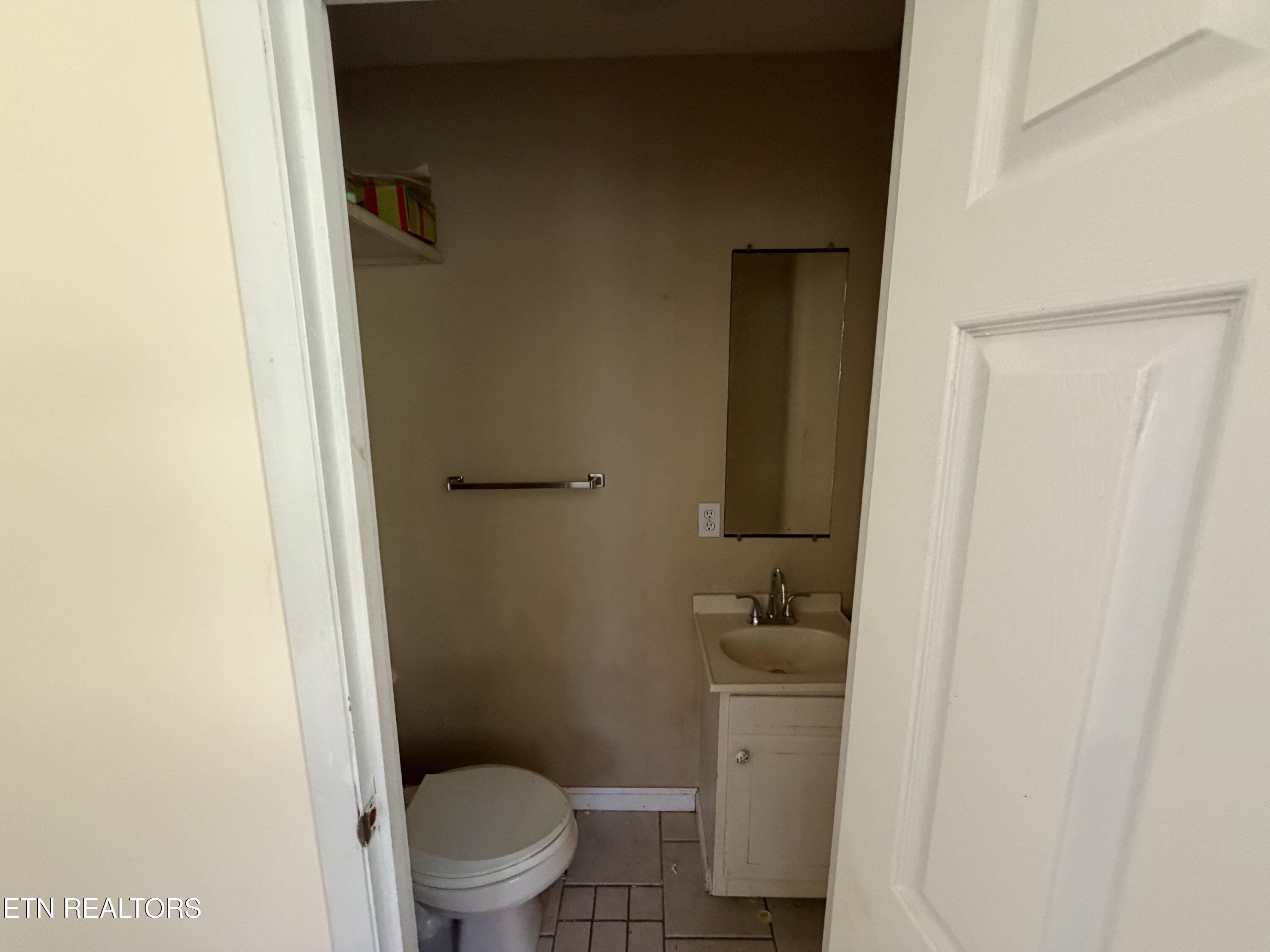 1487 Dutch Valley Road Clinton TN 37716