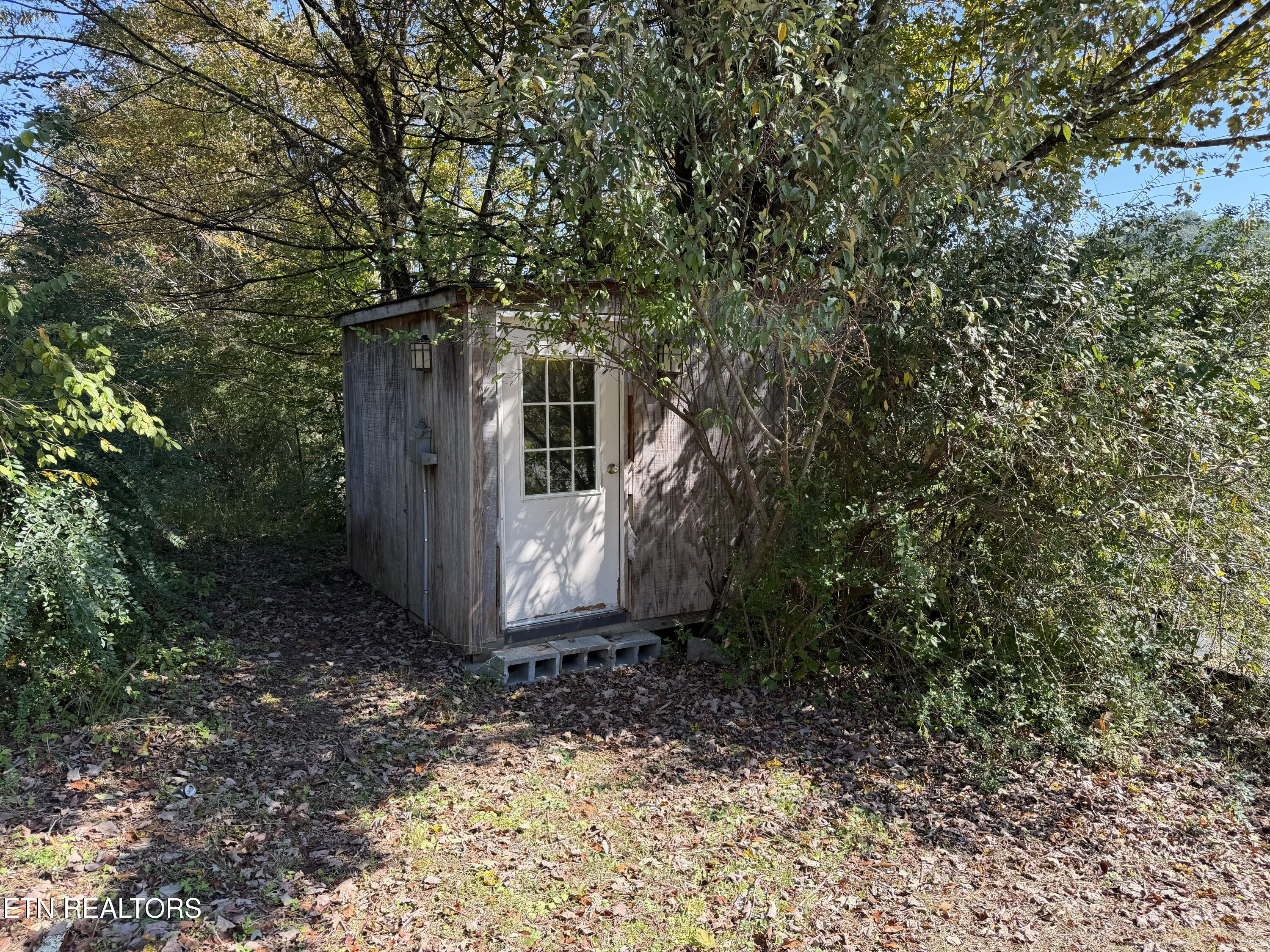 1487 Dutch Valley Road Clinton TN 37716