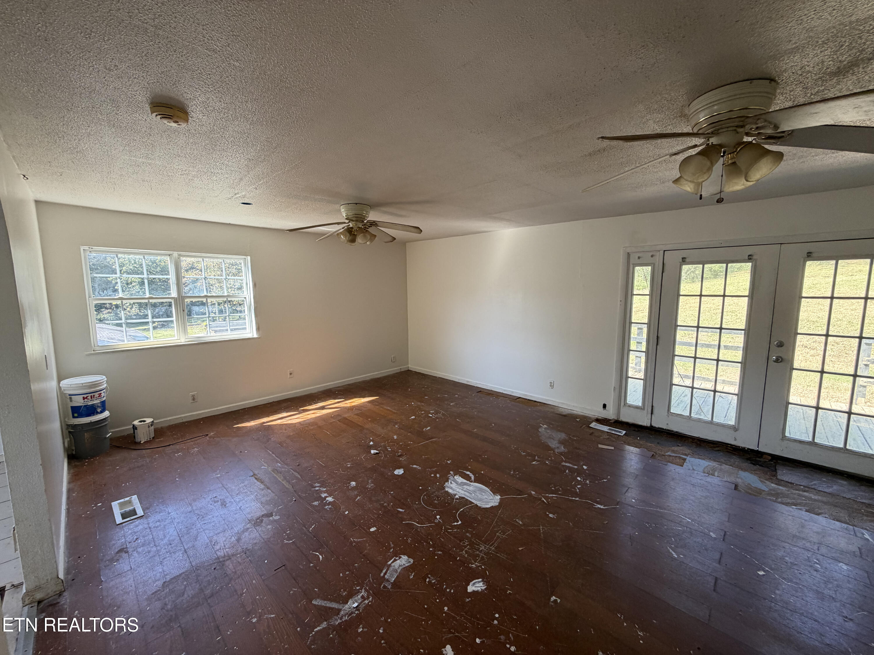1487 Dutch Valley Road Clinton TN 37716