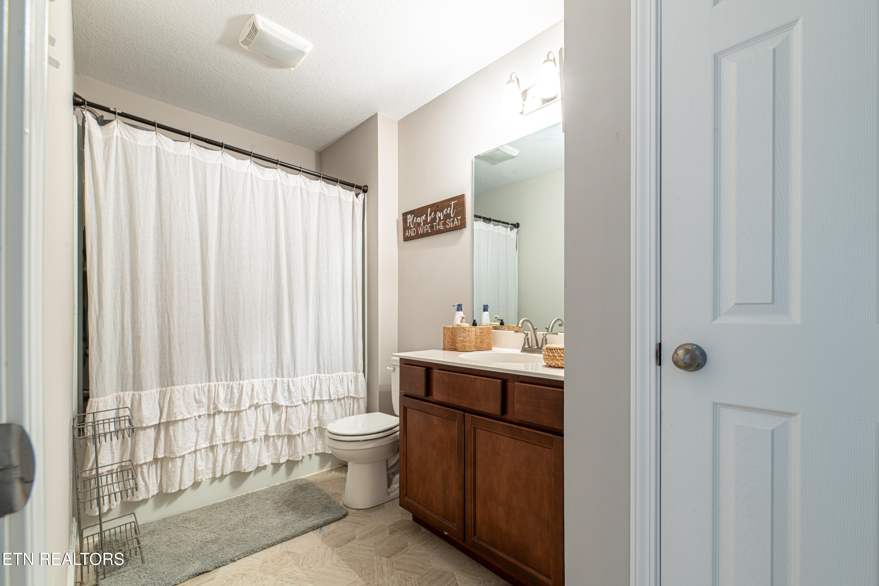 8125 Equinox Lane Powell TN 37849