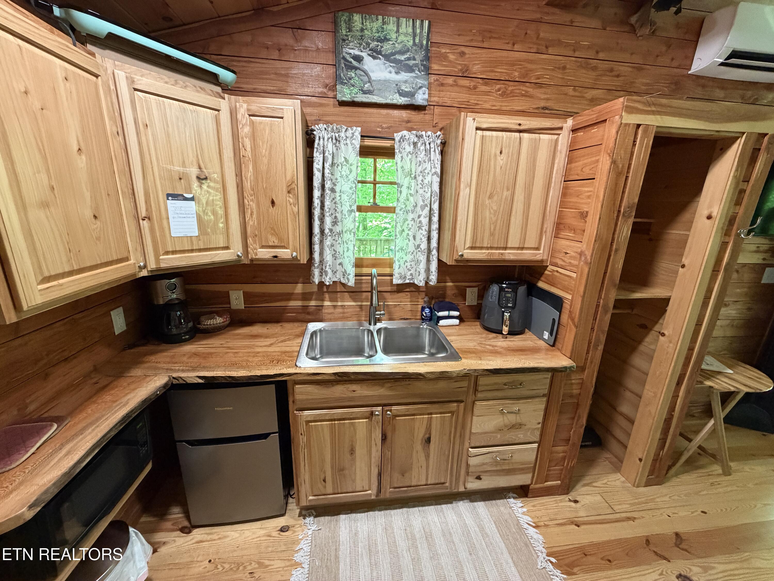 4716 Fred Jennings Road Walland TN 37886