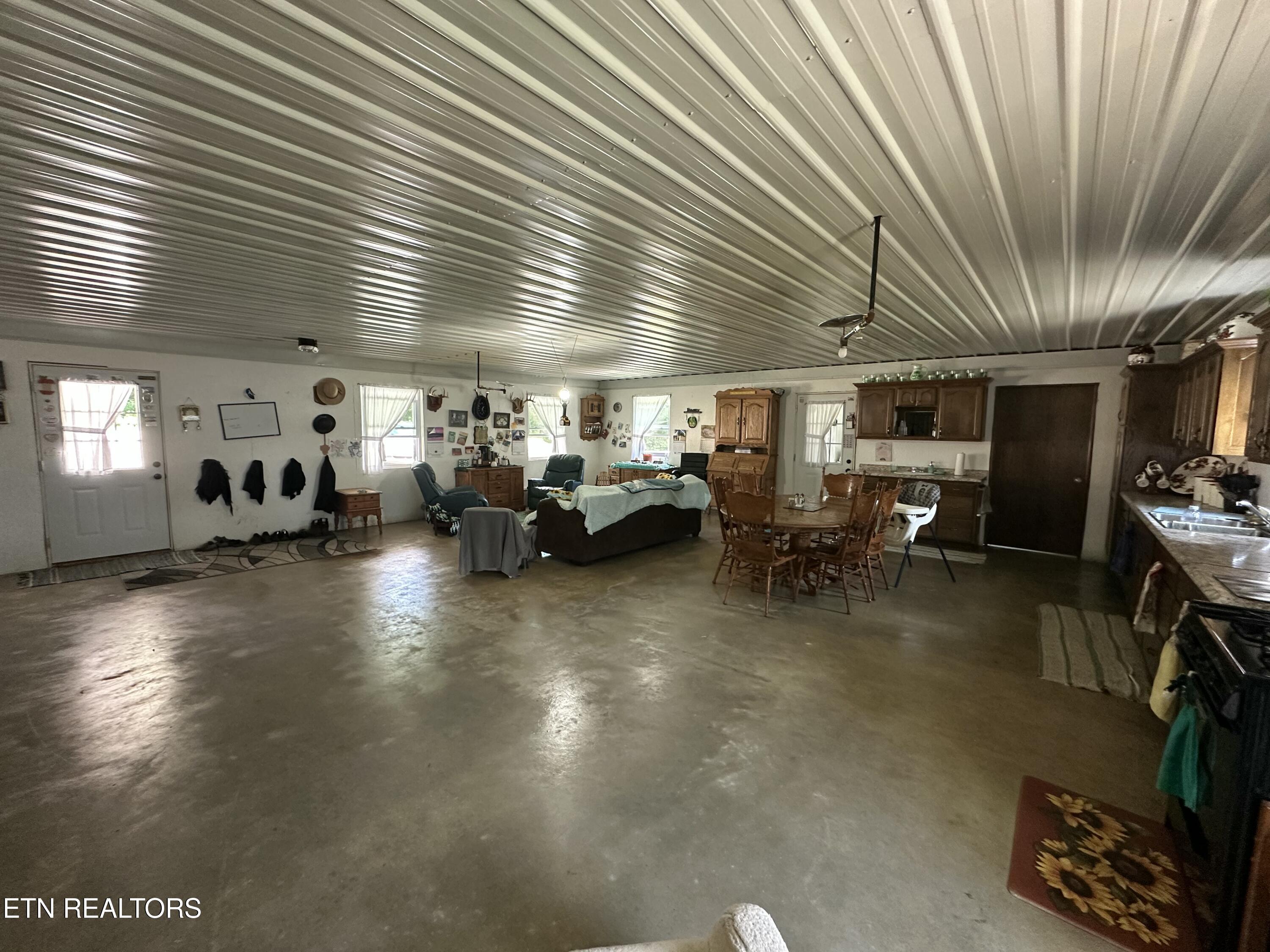 1561 Coon Hollow Road Sunbright TN 37872