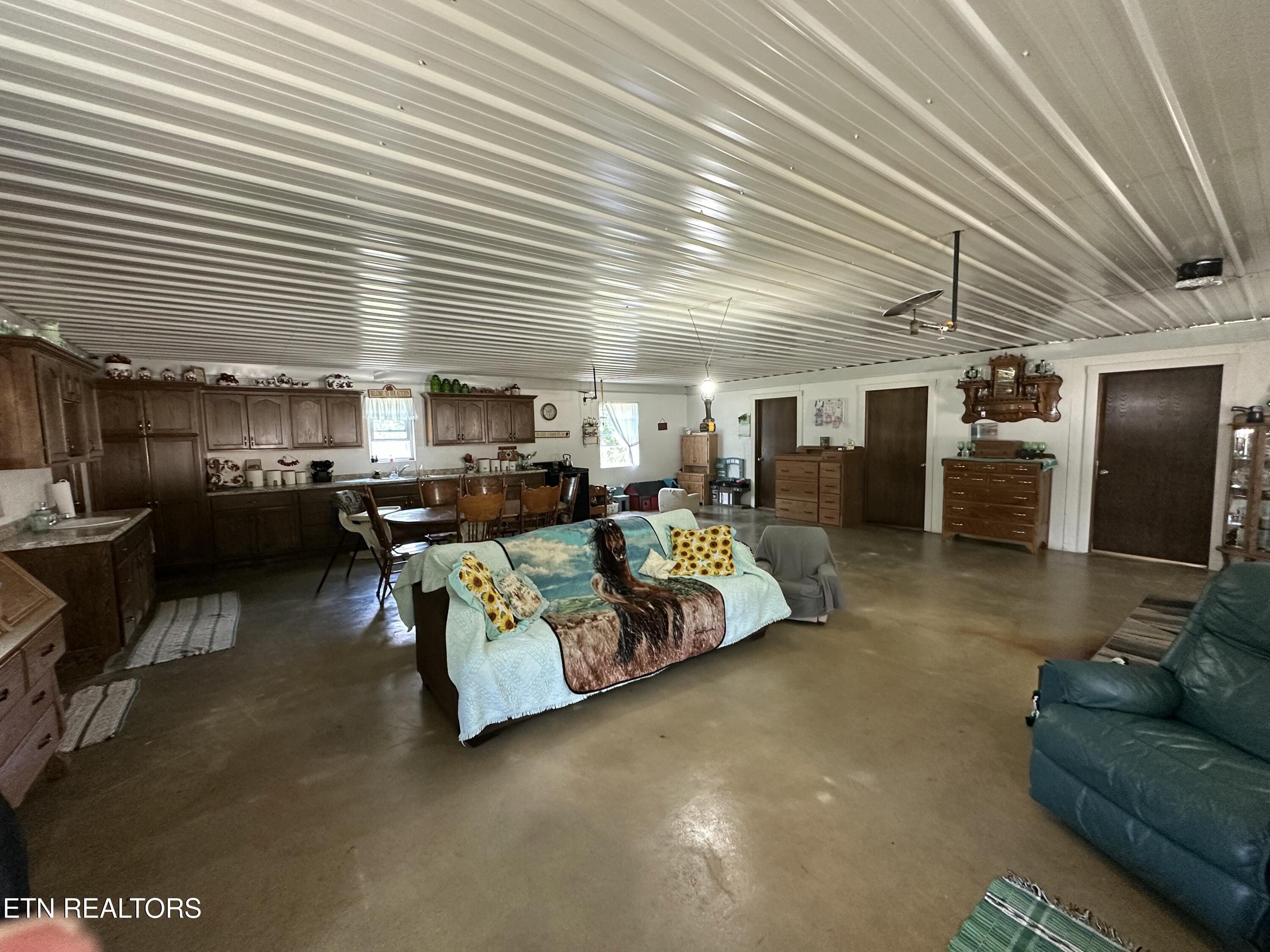 1561 Coon Hollow Road Sunbright TN 37872