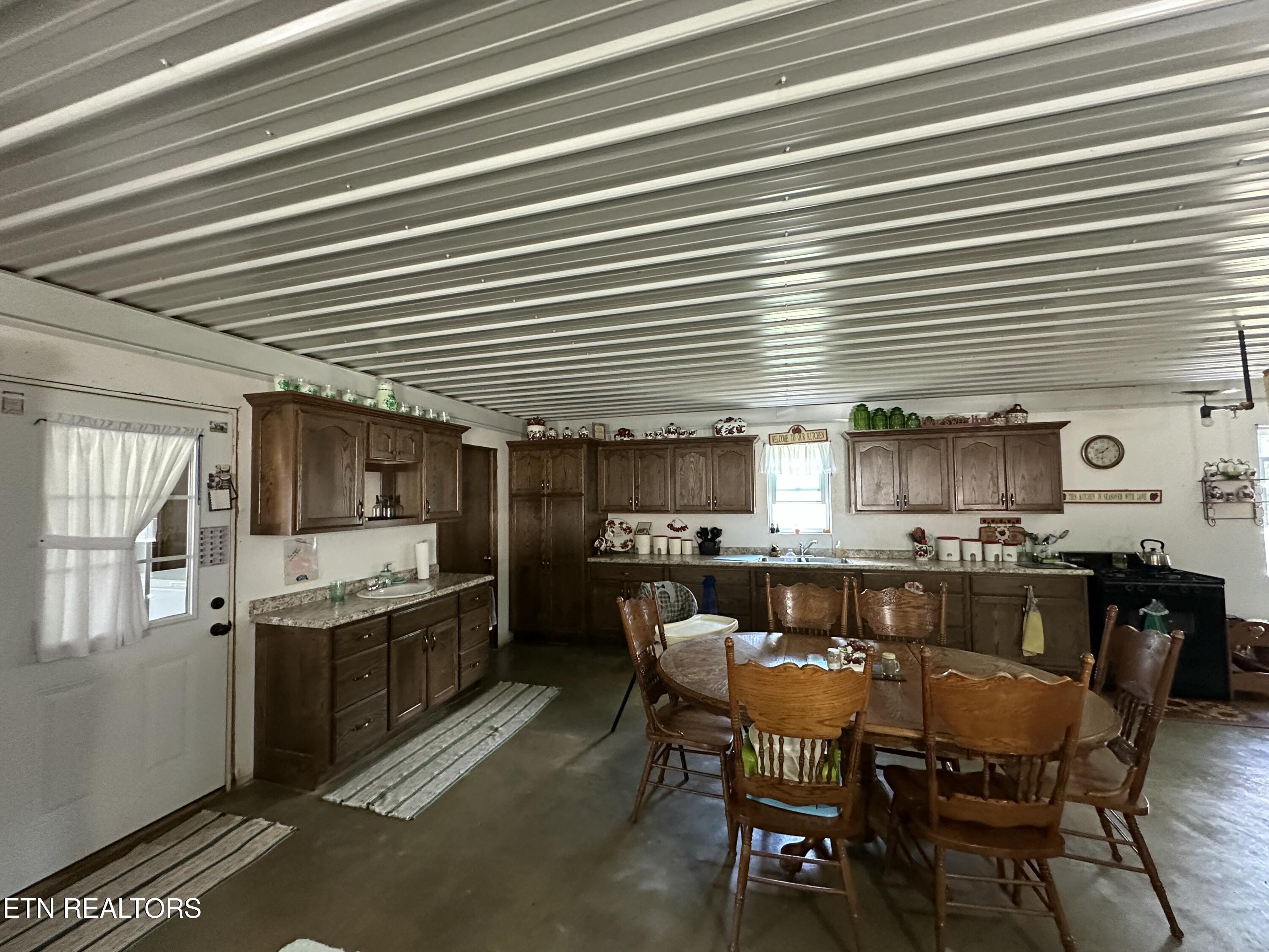 1561 Coon Hollow Road Sunbright TN 37872