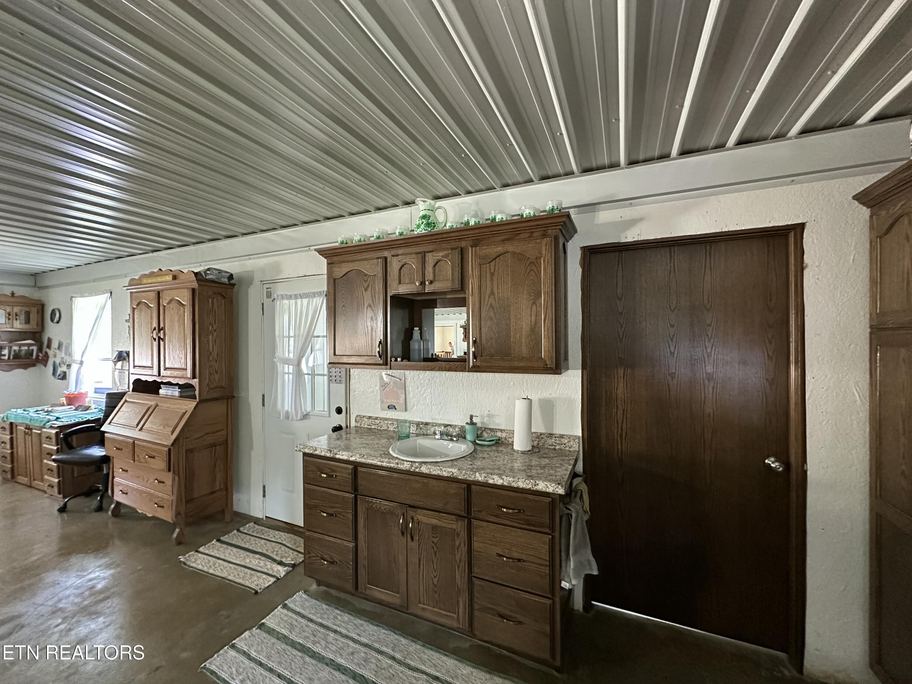 1561 Coon Hollow Road Sunbright TN 37872
