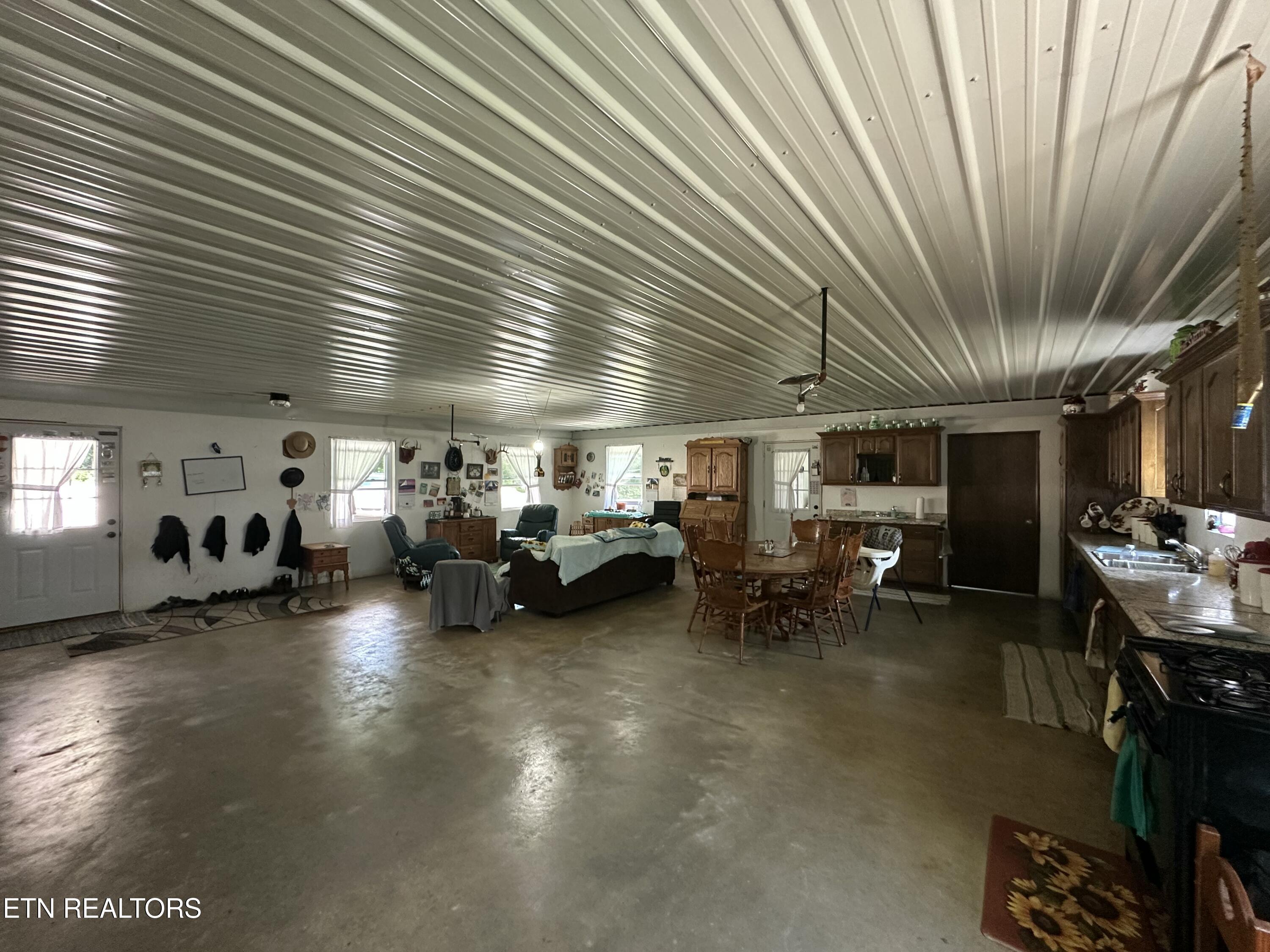 1561 Coon Hollow Road Sunbright TN 37872